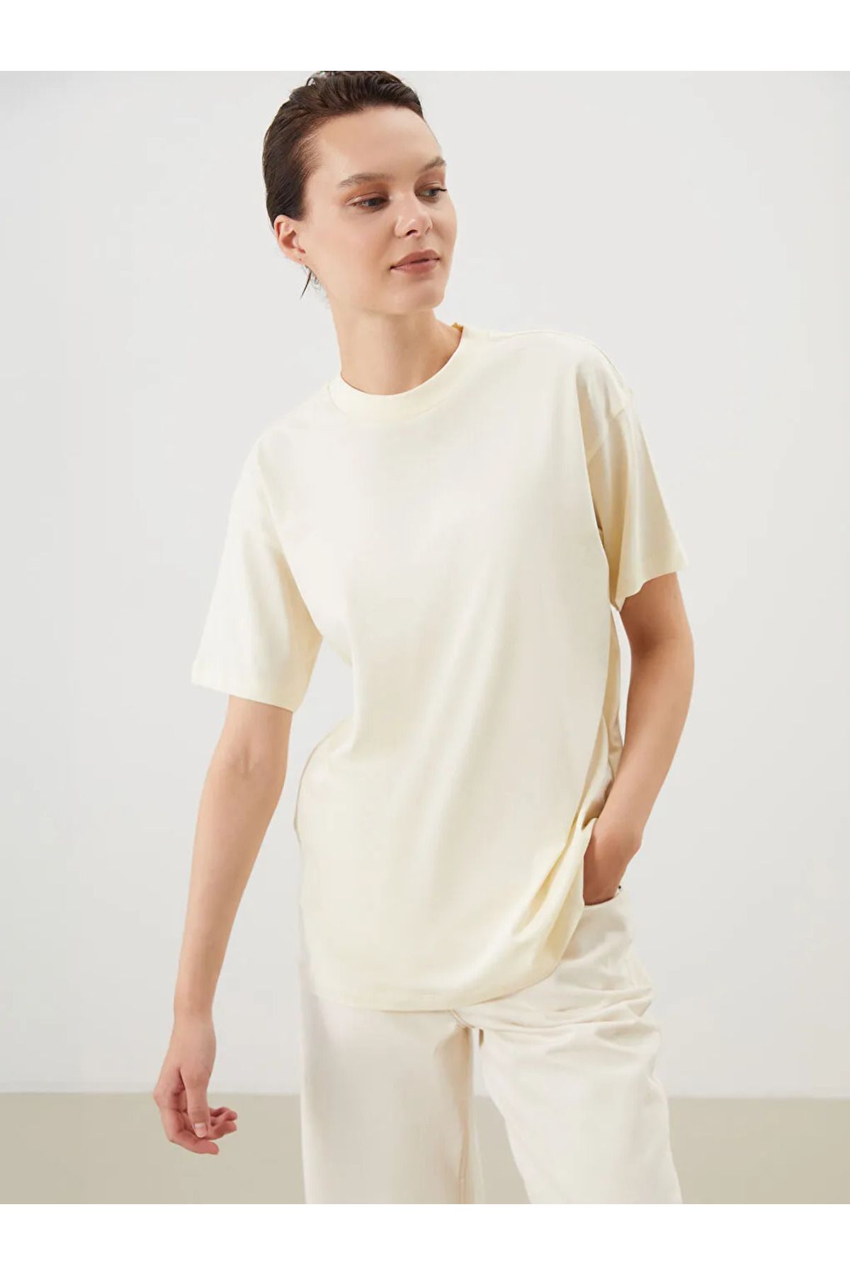LC Waikiki LCW Modest Bej Dik Yaka Kadın Tişört