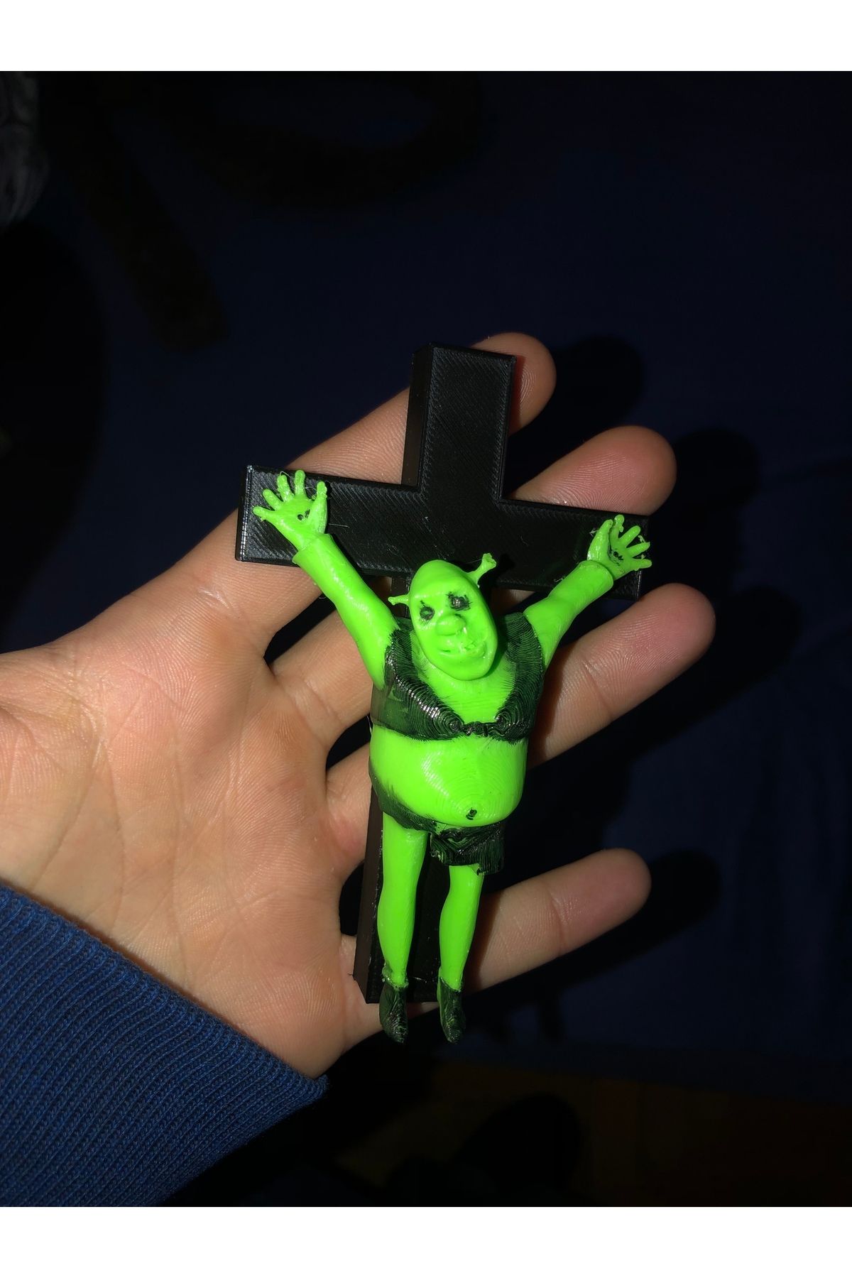 Lucest Shrek çarmıha gerildi (Plastik Aparattır!!!)