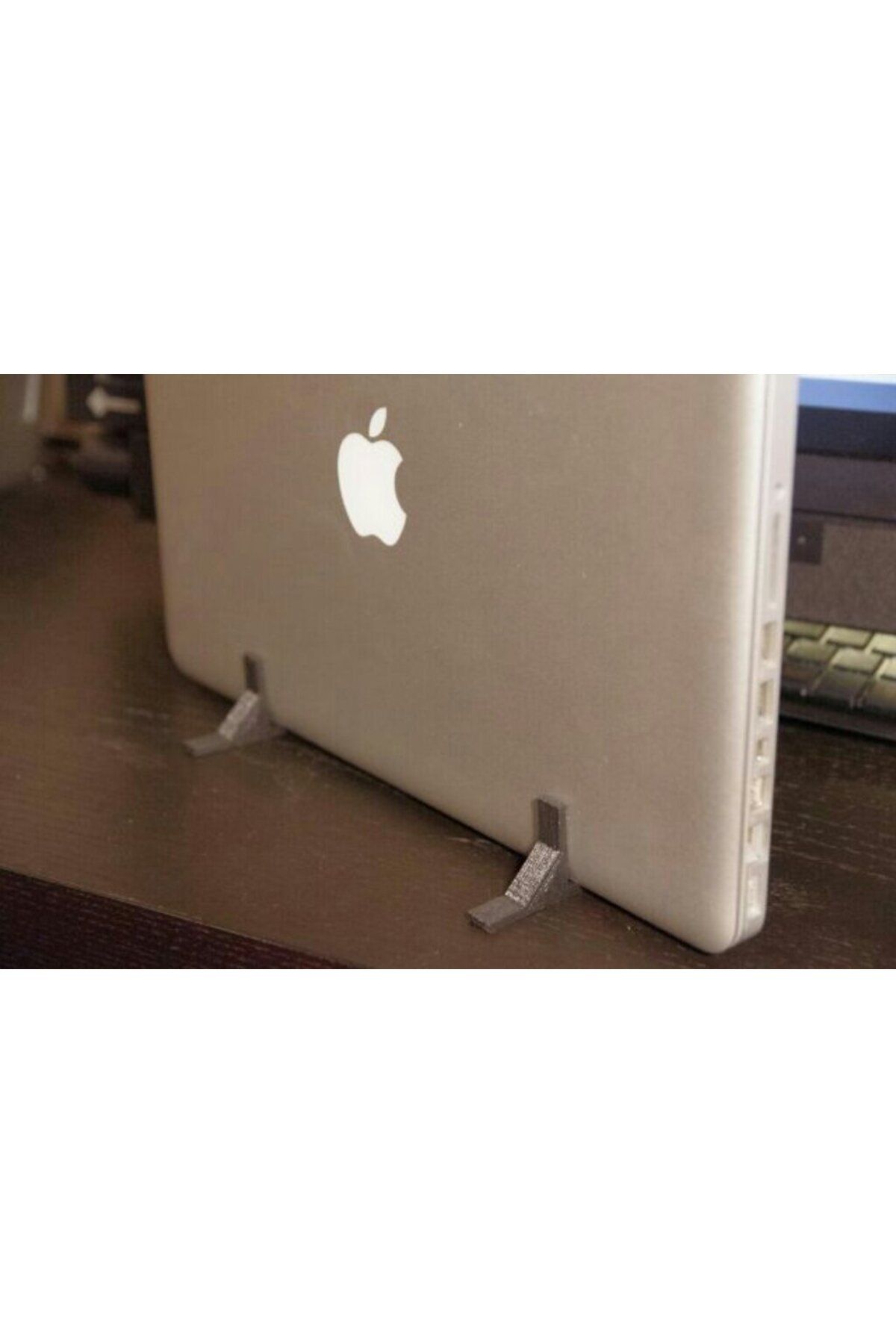 Lucest MacBook Pro için Masaüstü Standı (Plastik Aparattır!!!)