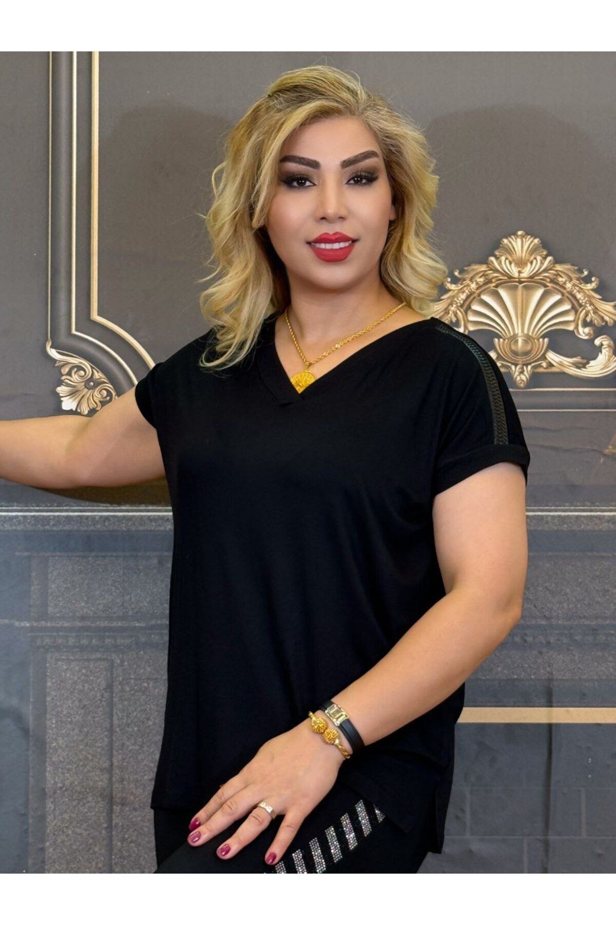 Yeşilmoda Tişört pamuklu V yaka Siyah Desenli omuzlar Günlük Yazlik Kadın Kısa kollu