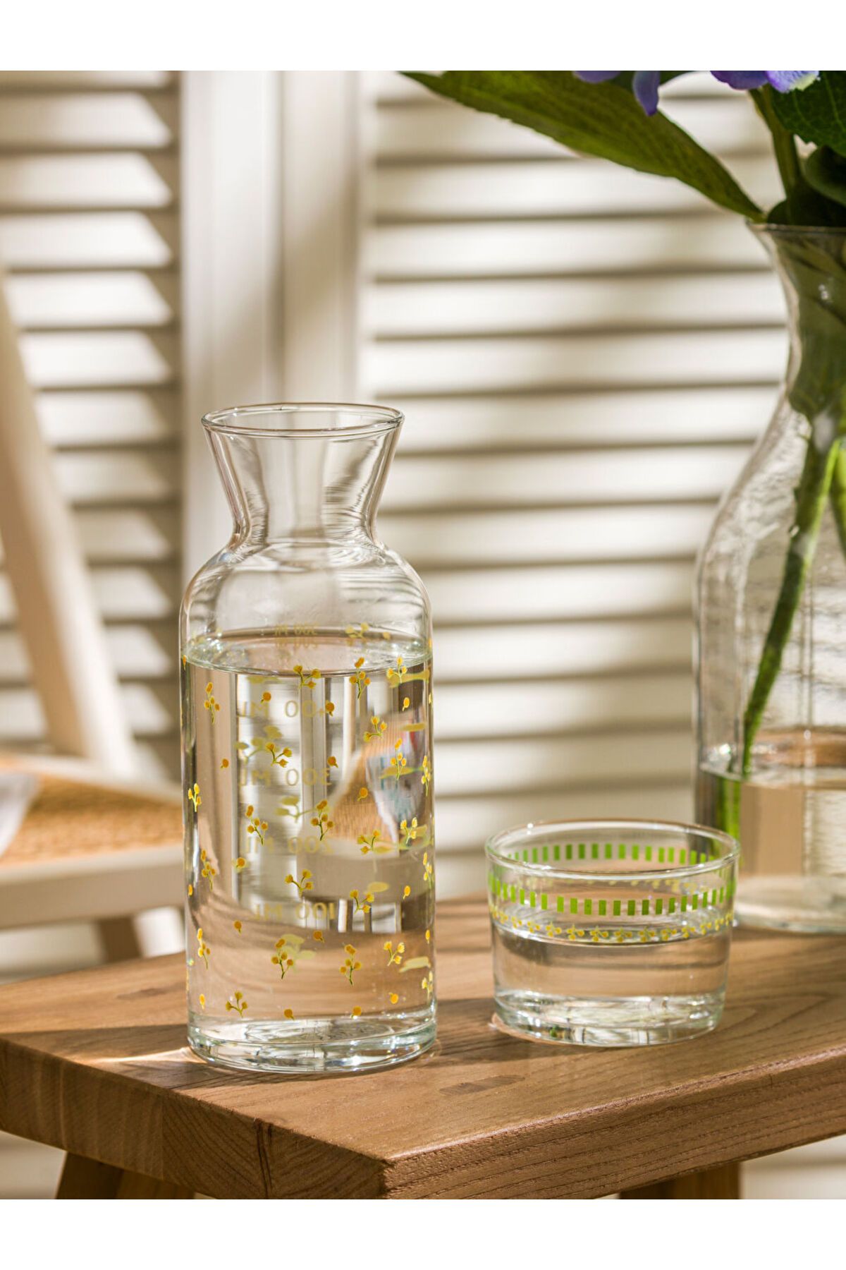 LC Waikiki Sari Çiçekli Cam Su Şişesi 700 ml