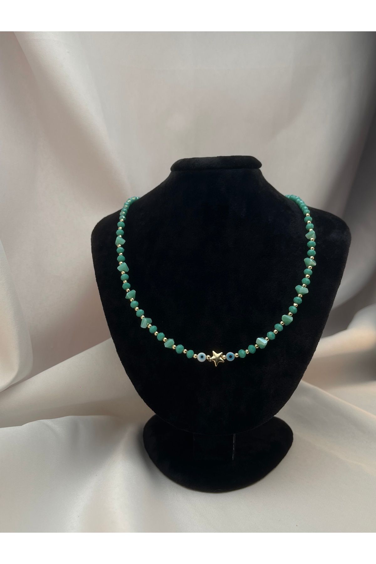 Butik Yeşil Doğal Taş Görünümlü , Boncuklu , Ucu Yıldız ve Nazar Boncuğu Detaylı Kolye / 21cm