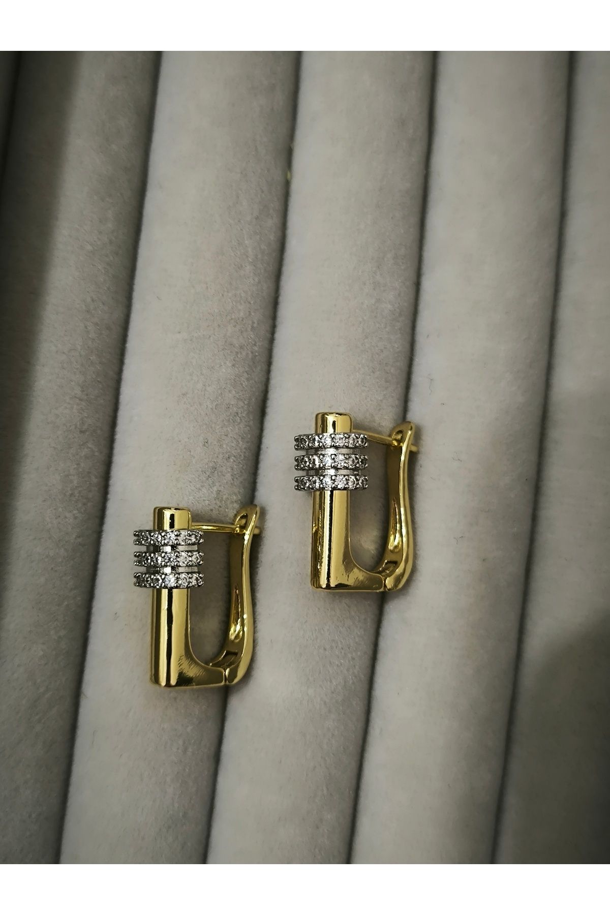 Damlanın Dolabı Zirkon Taşlı Çelik Gold Küpe