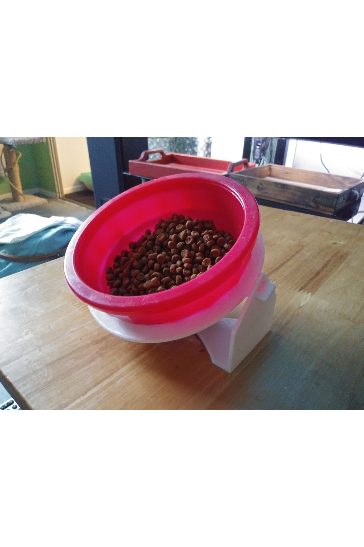 talaşoğlu 25 derece açılı kedi kasesi tutucu