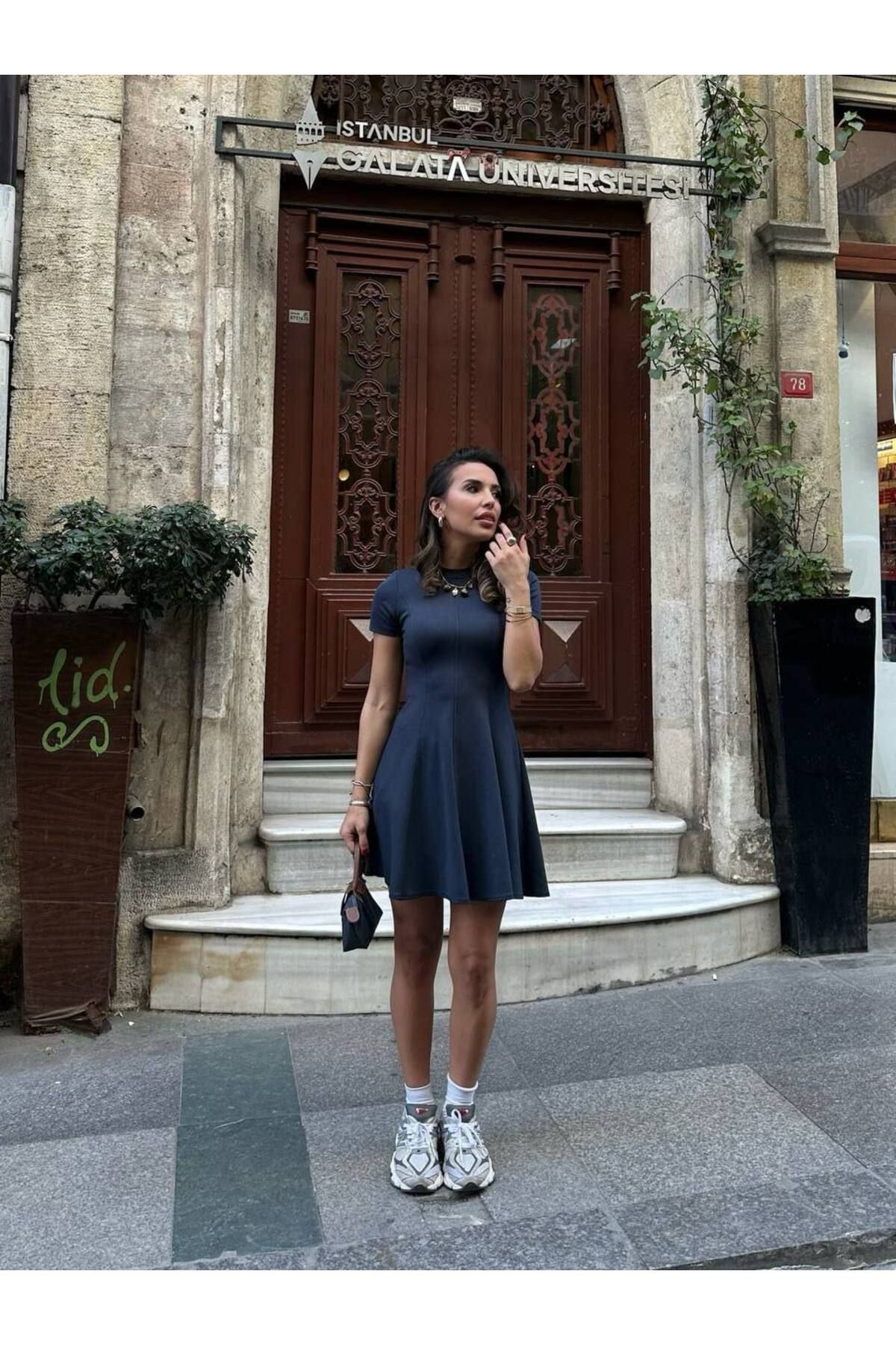 Butik Modal Kumaş Biyeli Volanlı Kısa Kollu Elbise