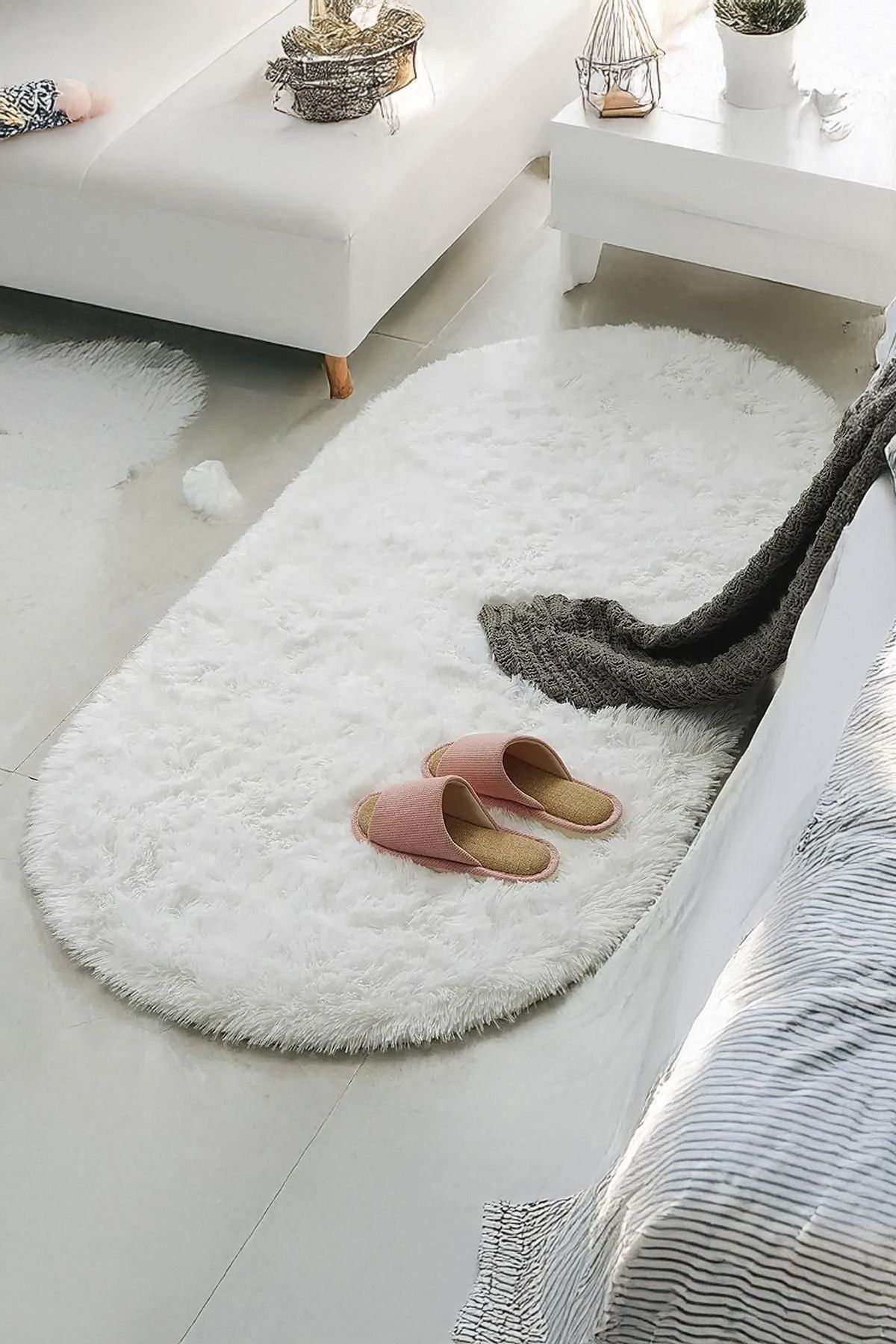 LOVELY HOME Beyaz Oval Post Peluş Halı Yumuşak Kaymaz Dot Taban Antibakteriyel Makinada Yıkanabilir Yolluk