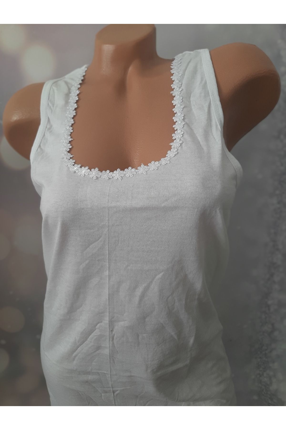 Butik Beyaz kalın askılı yakası papatyalı %100pamuk kadın atlet
