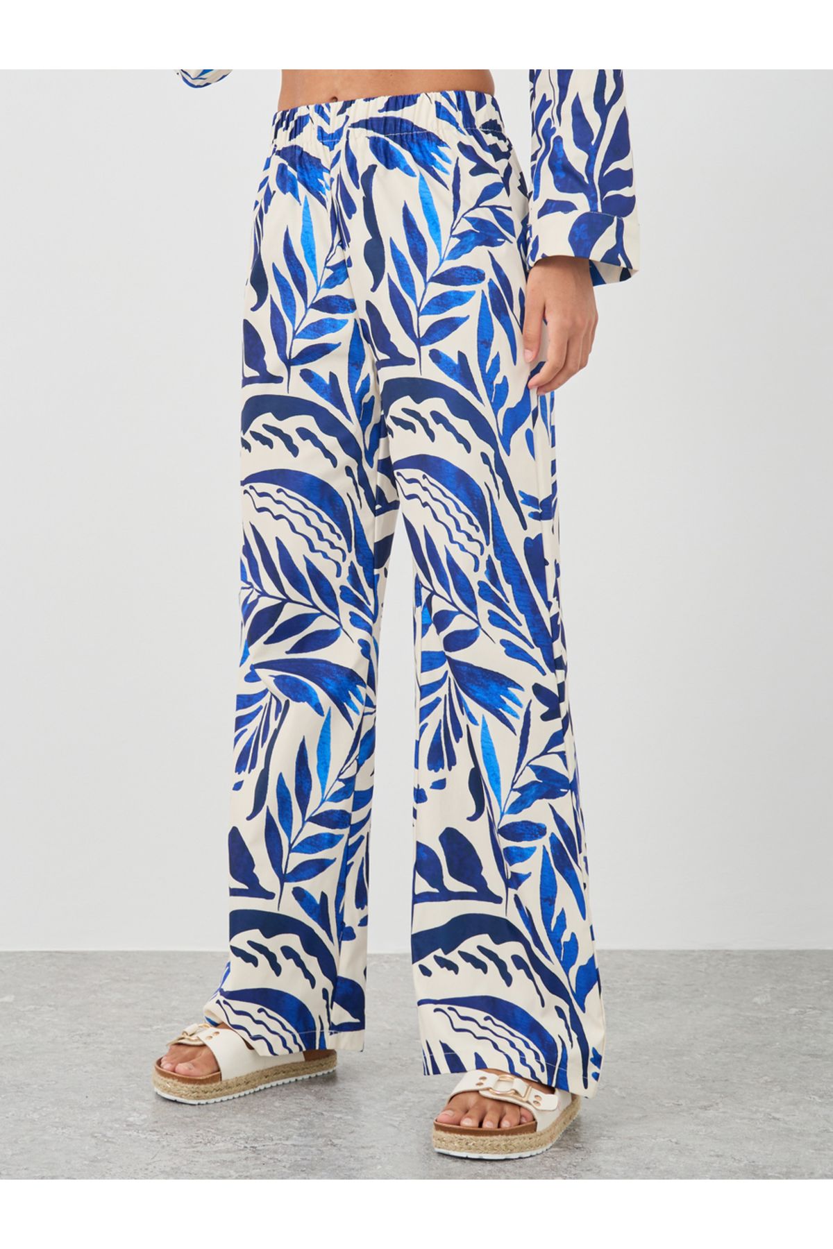 Styli-Printed Belted Shirt and Pants Co-Ords 4