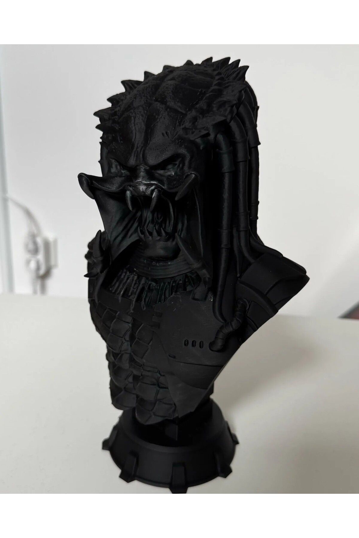 Polizer Detaylı Predator Büstü
