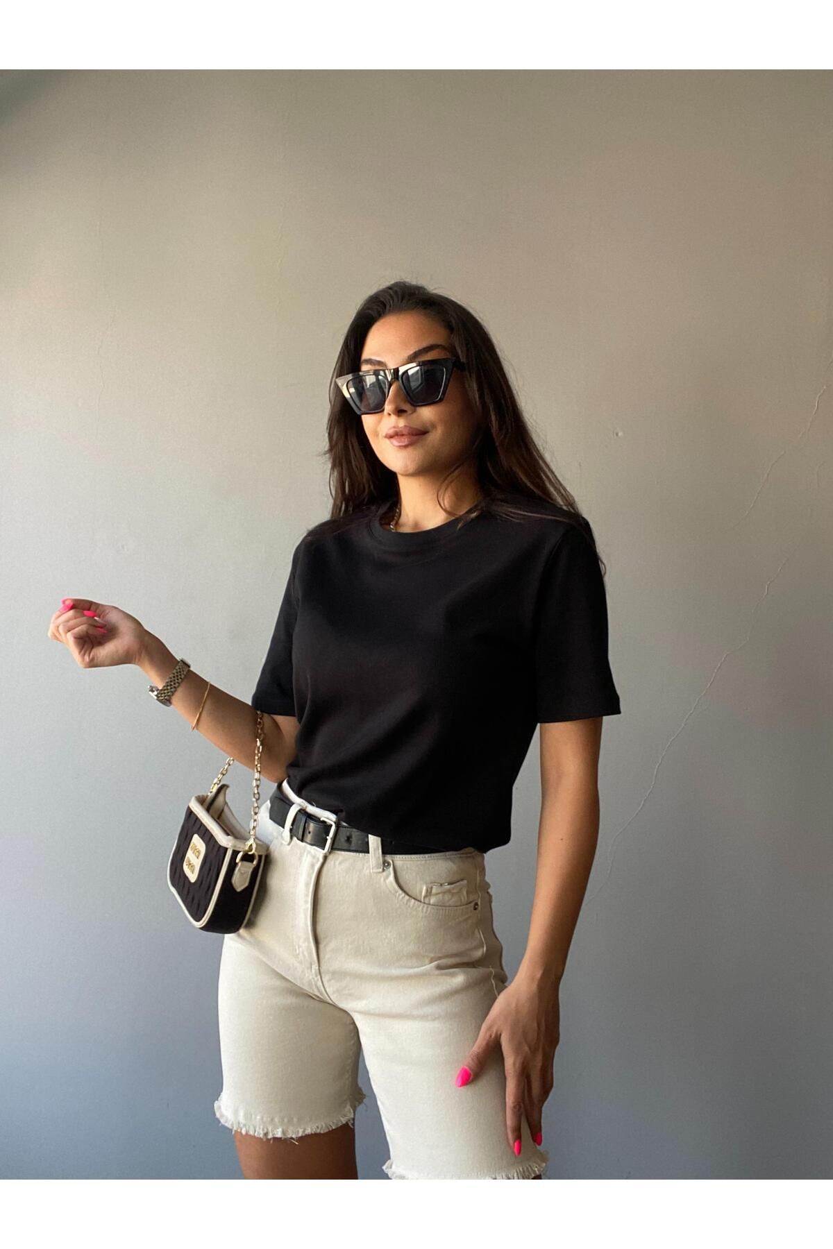 SHUR BOUTİQUE Basic T-Shirt