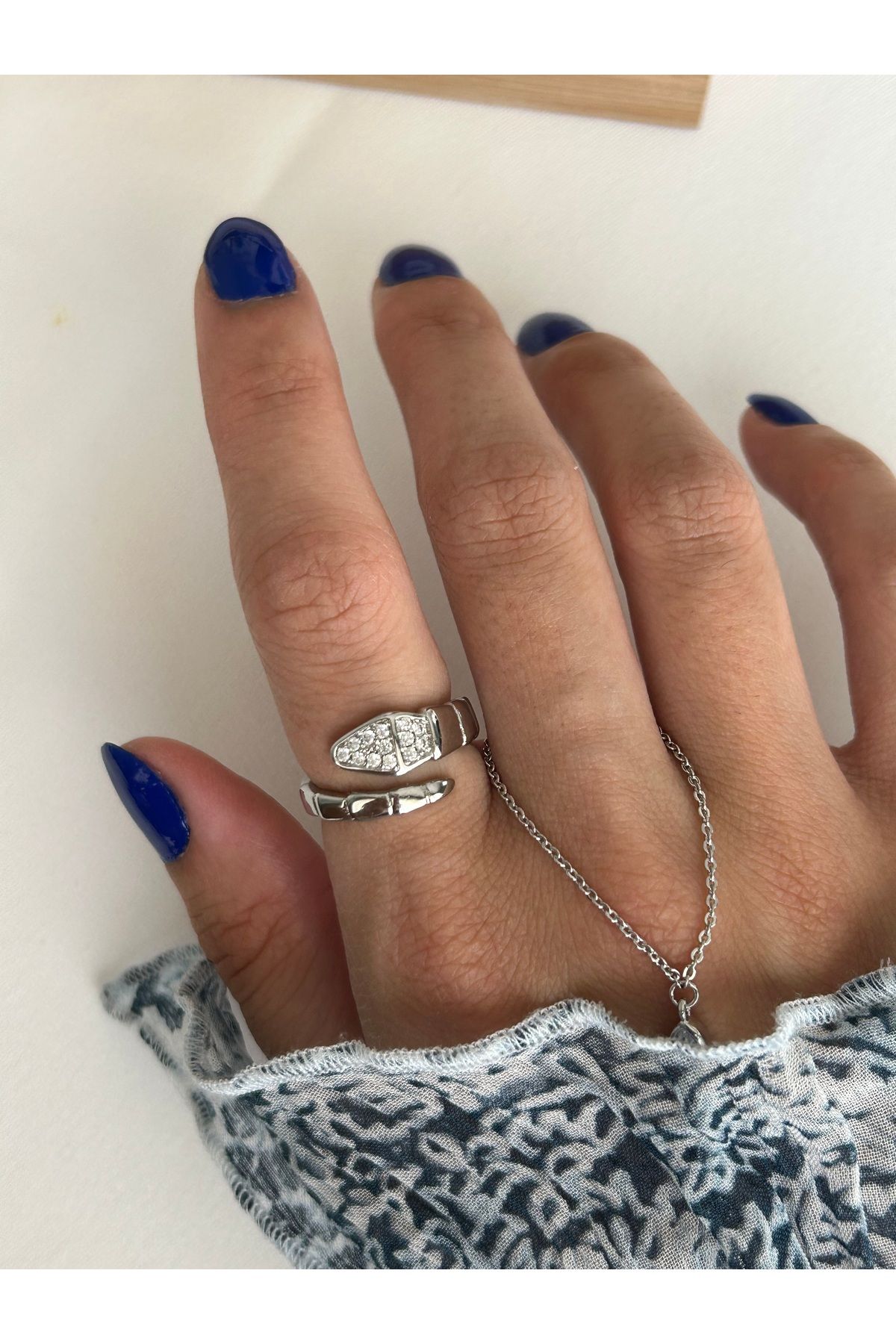 ringbox Gümüş Renkli Blg Taşlı Yılan Yüzük