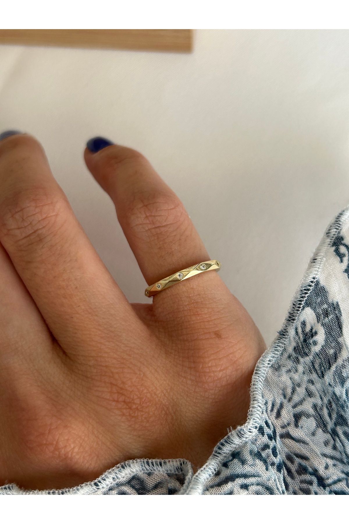 ringbox-Gold Baklava Cut Stone Little Finger Ring 4