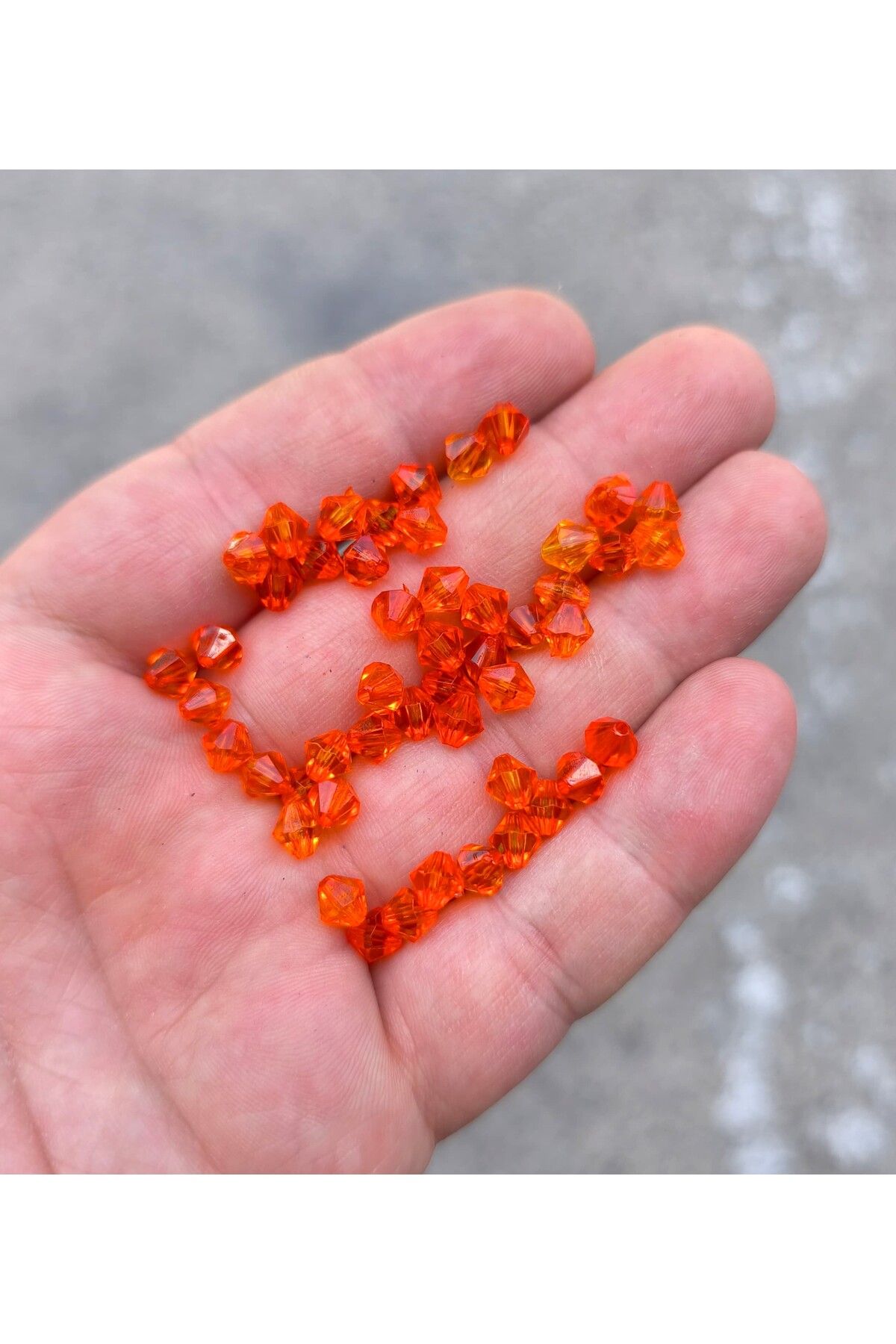 FlowerAksesuar 25 Gram (300 Adet) - 6 mm Piramit Boncuk, Kristal Boncuk, Plastik Takı Boncuğu, Turuncu Renk