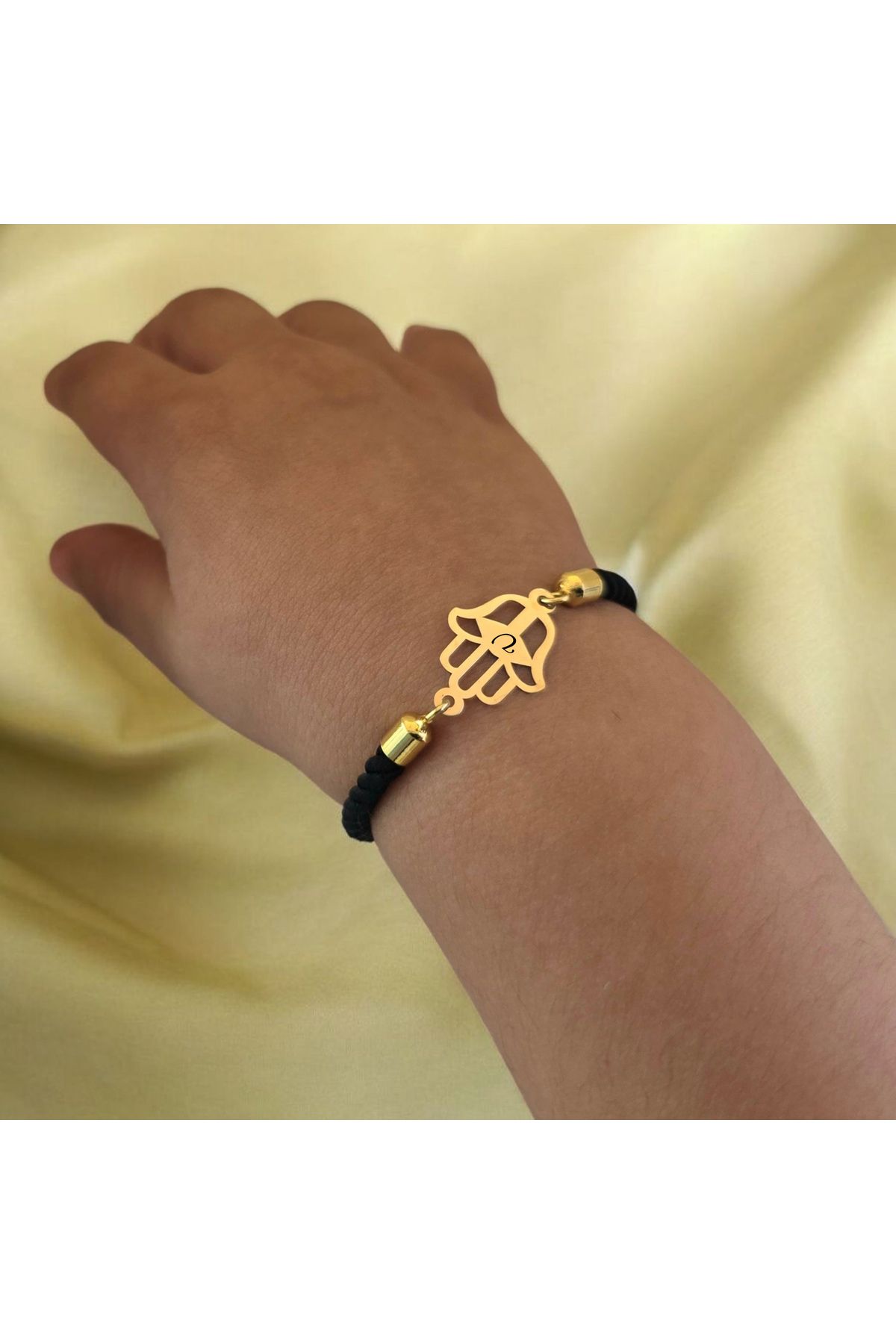 ARCHINO GOLD U Harfine Özel Siyah İpek Örgülü Hamsa Motifli 14 Ayar Altın Plakalı Hediye Bileklik-509harf