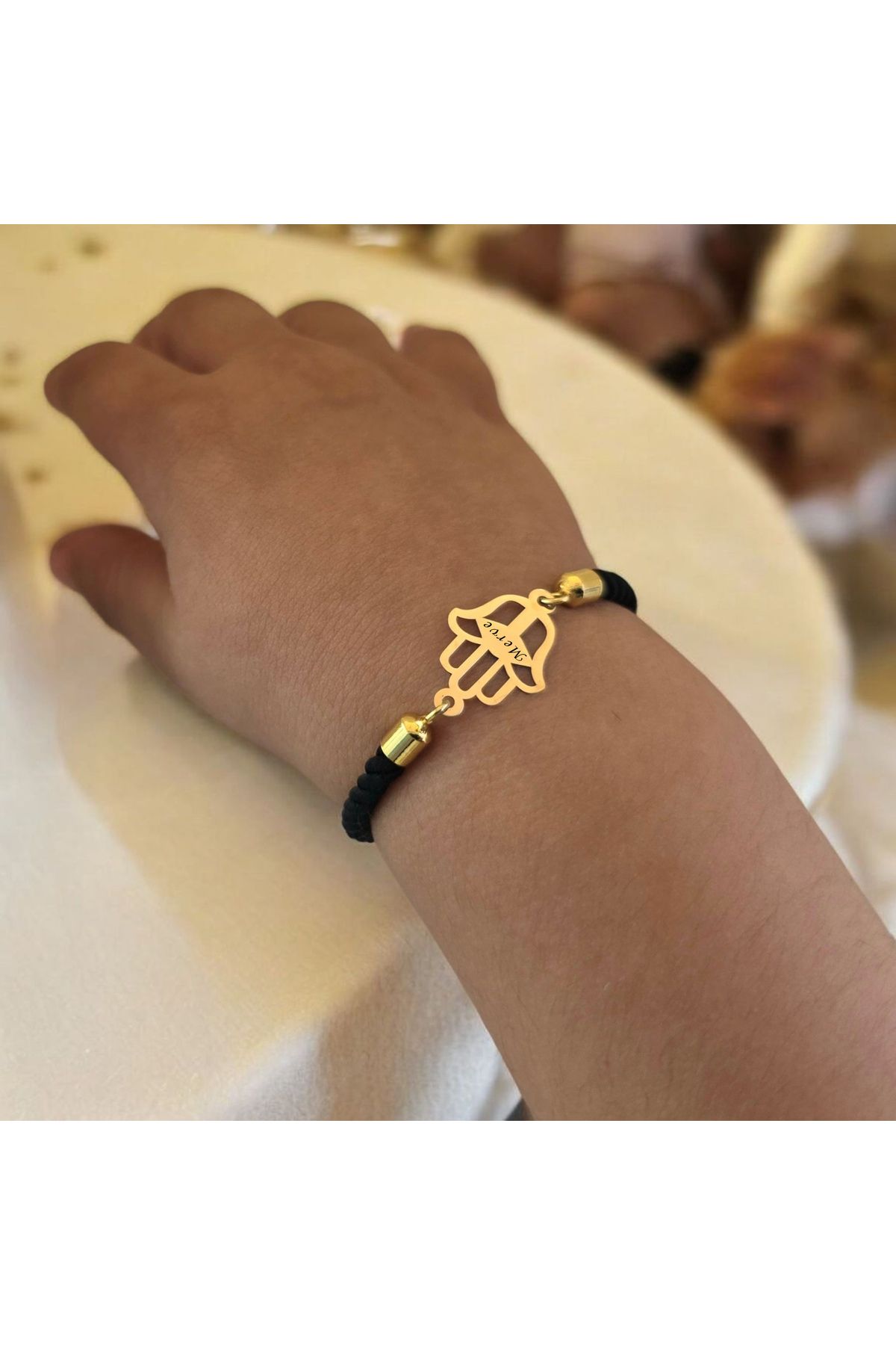 ARCHINO GOLD Merve İsmine Özel Hamsa Motifli 14 Ayar Altın Plakalı Siyah İpek Örgülü Hediye Bileklik-509isim