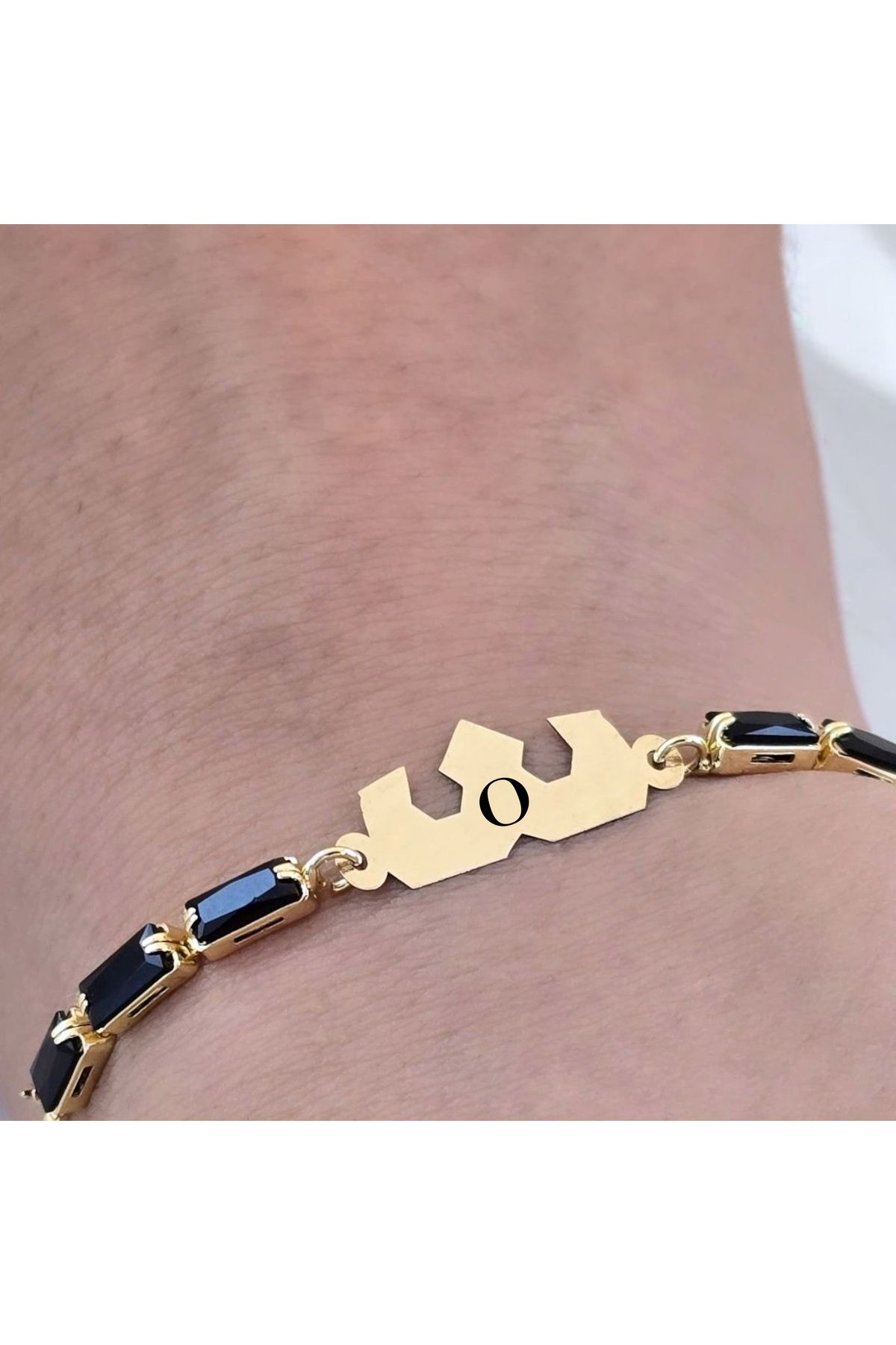 ARCHINO GOLD O Harfine Özel 14 Ayar Altın Plakalı Siyah Taş Desenli Taç Motifli Hediye Bileklik-510harf