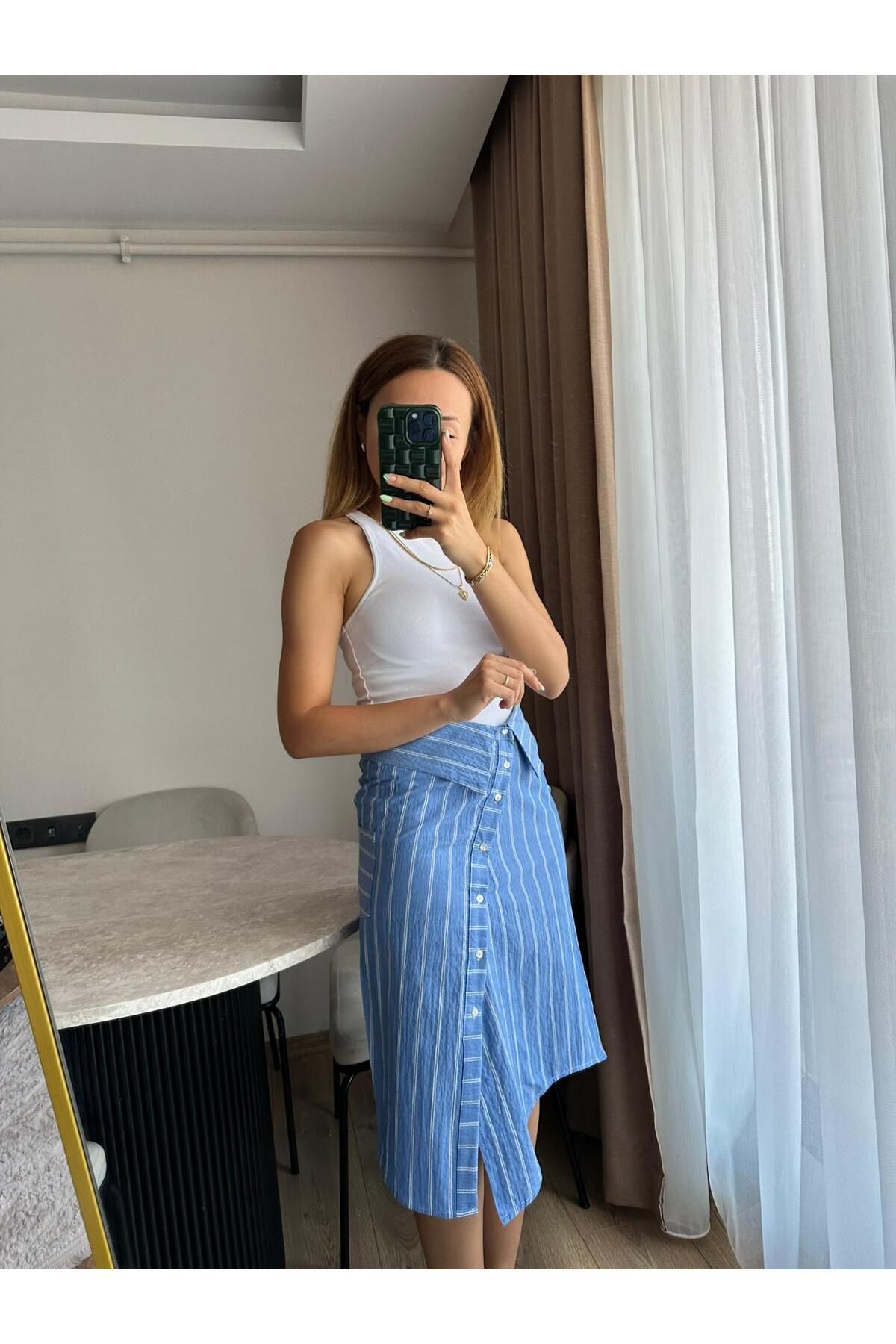 ESMA GÜL BUTİK Asimetrik Düğme Detaylı Çizgili Mavi Midi Etek
