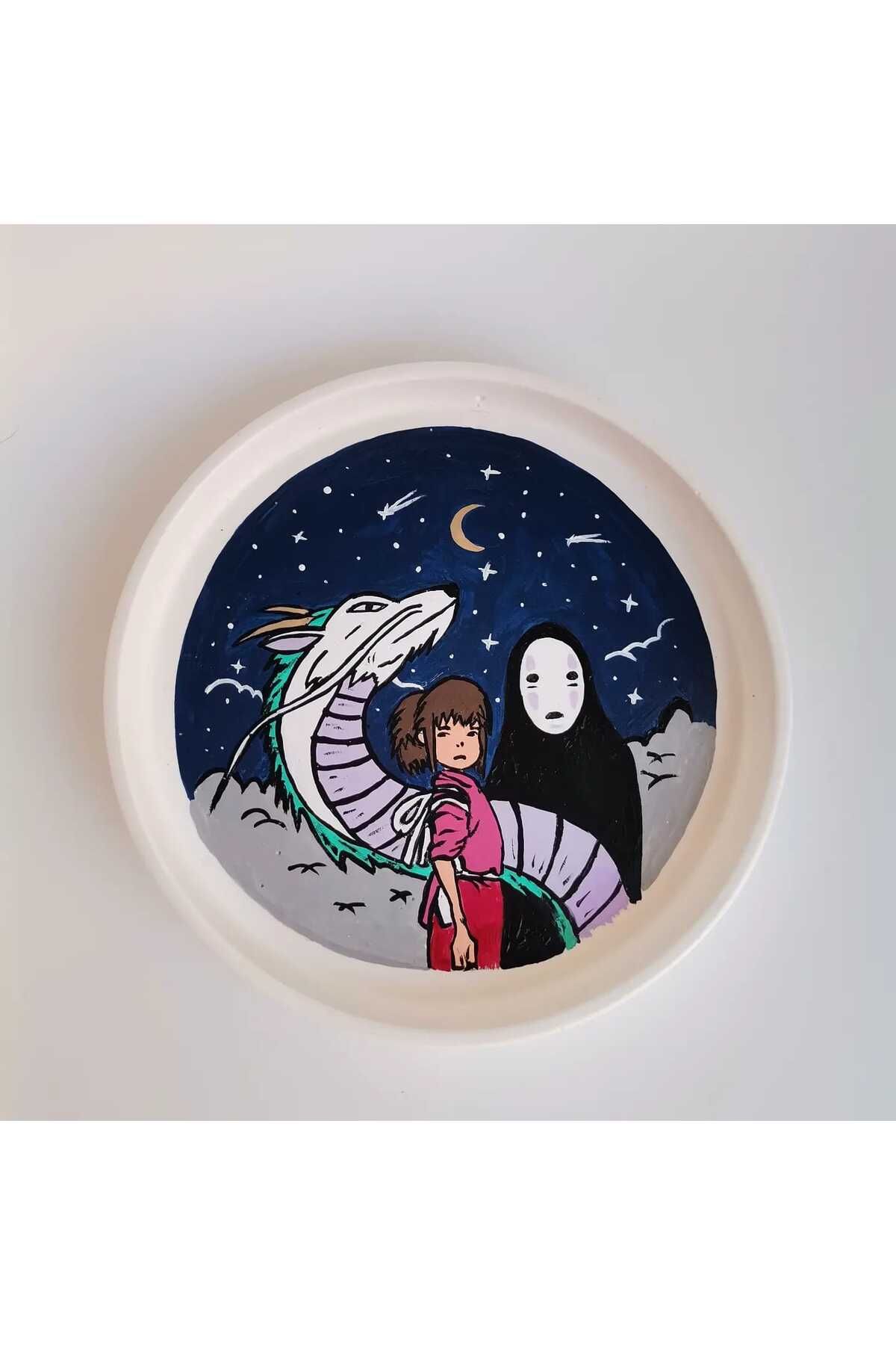 RetropiaCo El Yapımı Spirited Away Temalı Dekoratif Tabak – Ruhların Kaçışı – No Face, Haku ve Chihiro Tasarımı