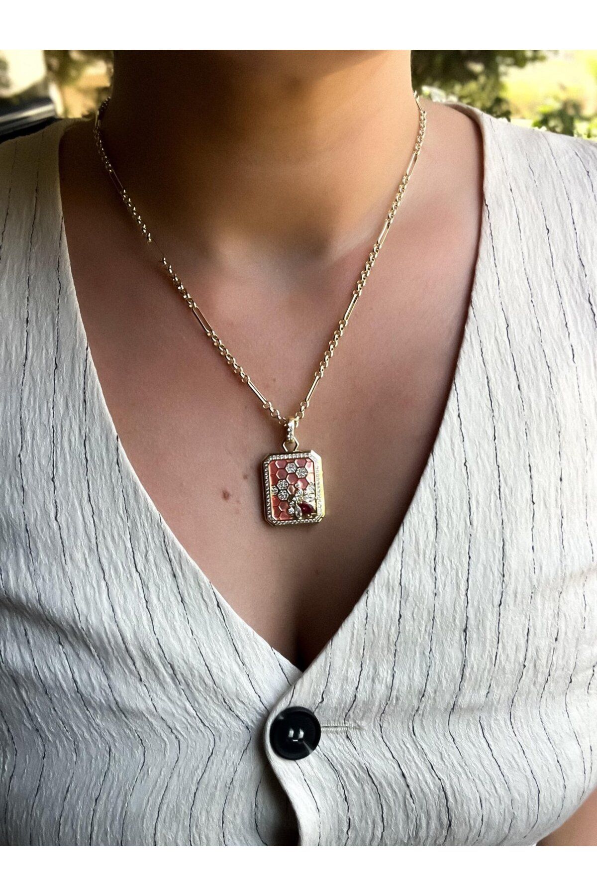 illys Gold Topçuk Zincir Açık Pembe Petek Görünüm Madalyon Uçlu Kolye
