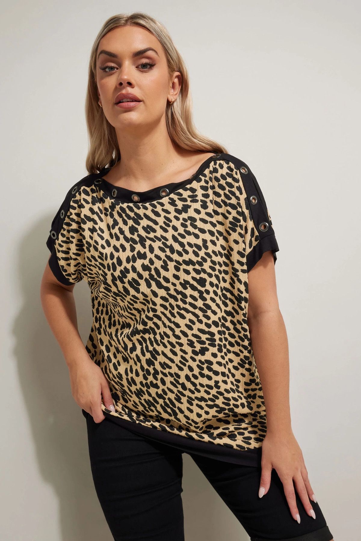 Stil Diva Büyük Beden Leopar Desenli Kuş Gözü Detaylı T-shirt 304086