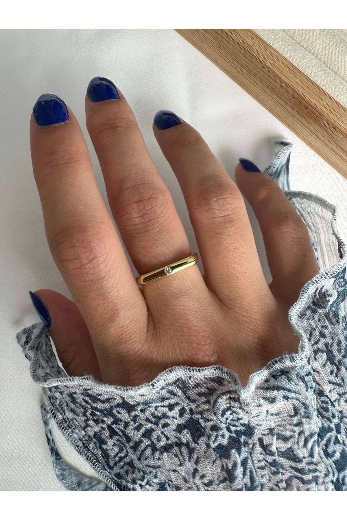 ringbox Gold Tektaşlı Line Yüzük