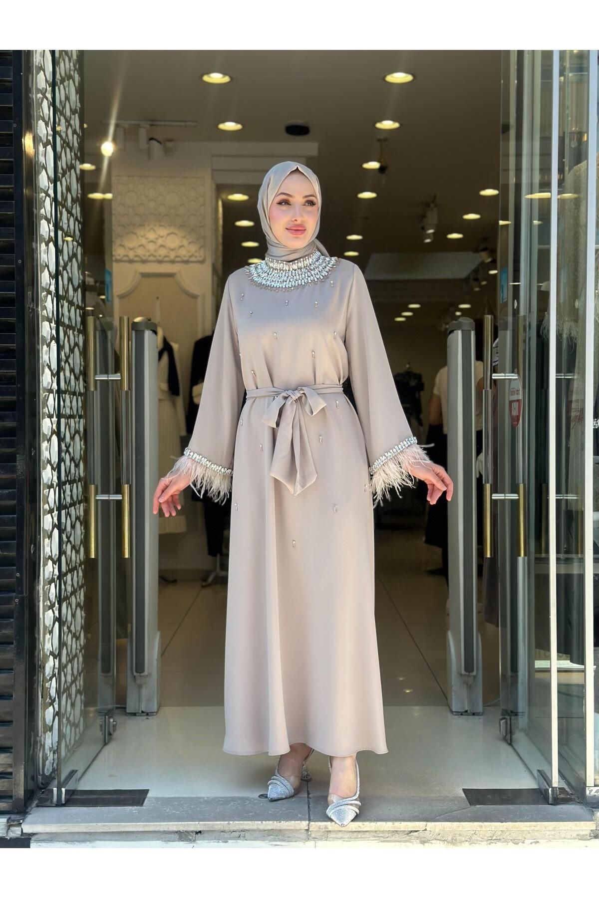 MODA YAKA TAŞ İŞLEMELİ ELBİSE