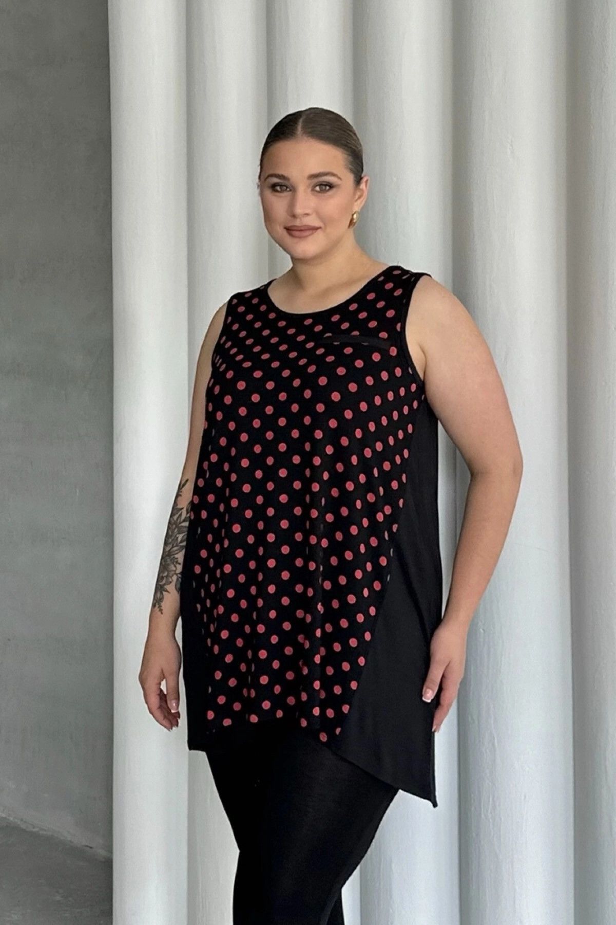 Stil Diva Büyük Beden Önü Puantiyeli Kolsuz Bluz 302253