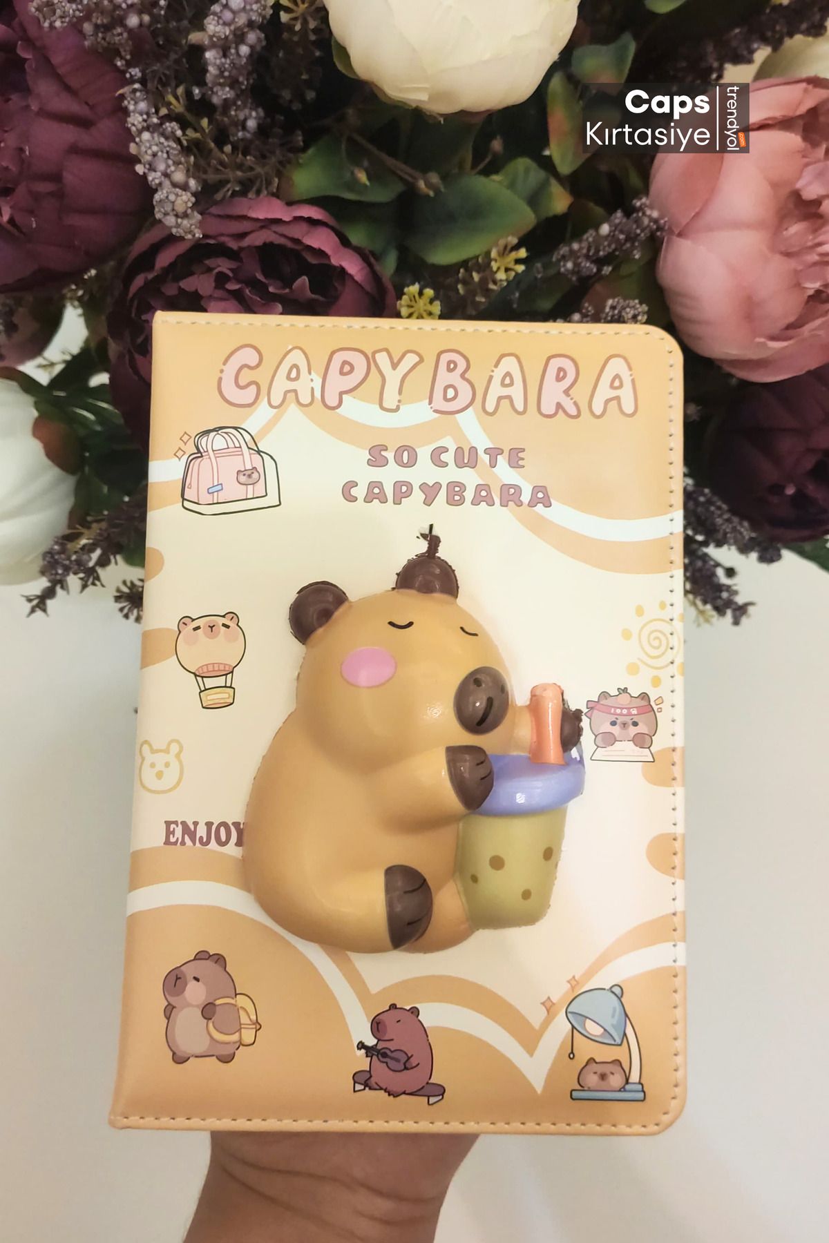 caps anlarınızı paylaştığınız ortağınız Capybara Figürlü Squishy (Sukuşi) Kabartmalı Defter – Pofuduk Parlak Sukuşi Skuşi Kapibara Defter