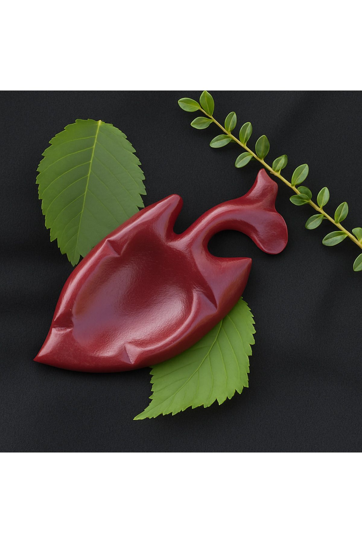 EvrenyeHome Casted Soul Series – Crimson Heart Tray | El Yapımı Alüminyum Dekoratif Obje & Küllük