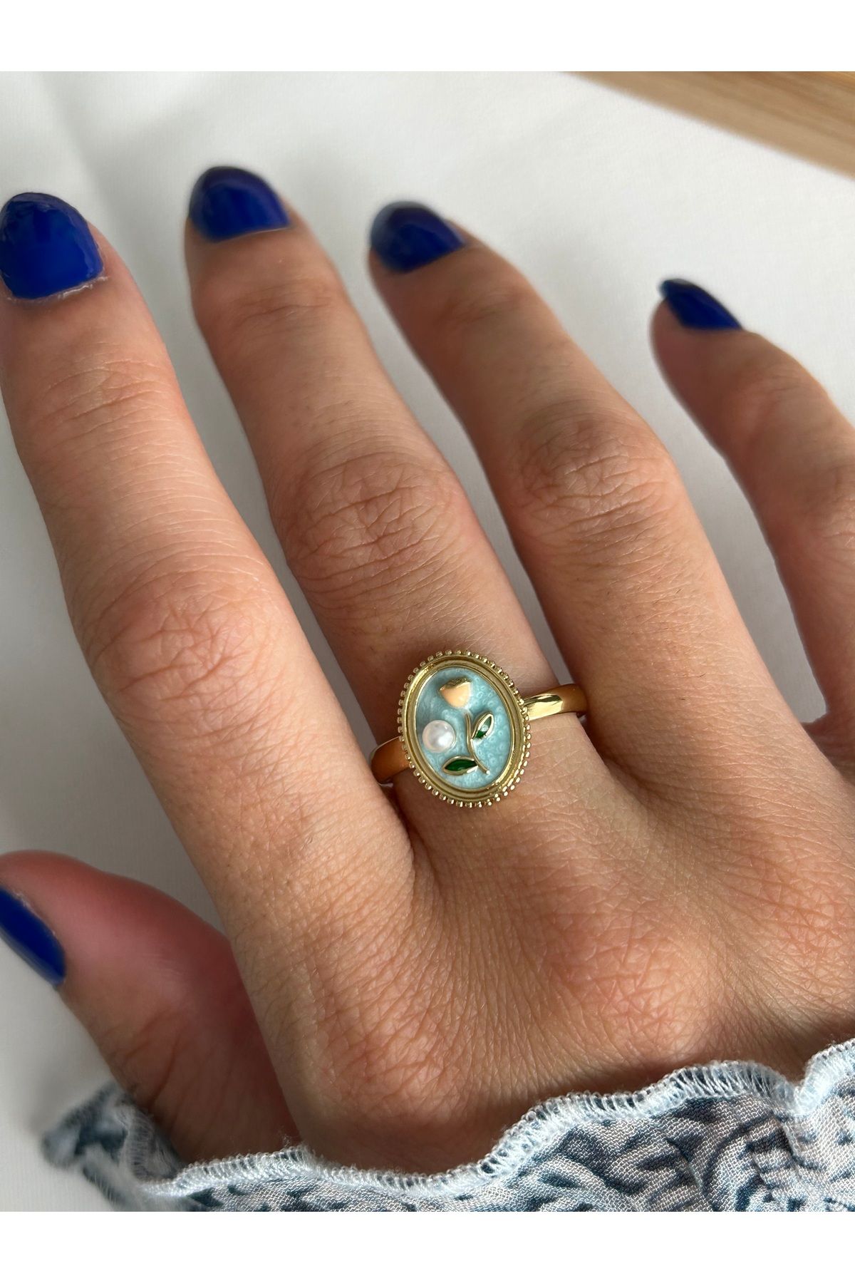 ringbox Çelik Kararmaz Mineli İncili Lale Yüzük