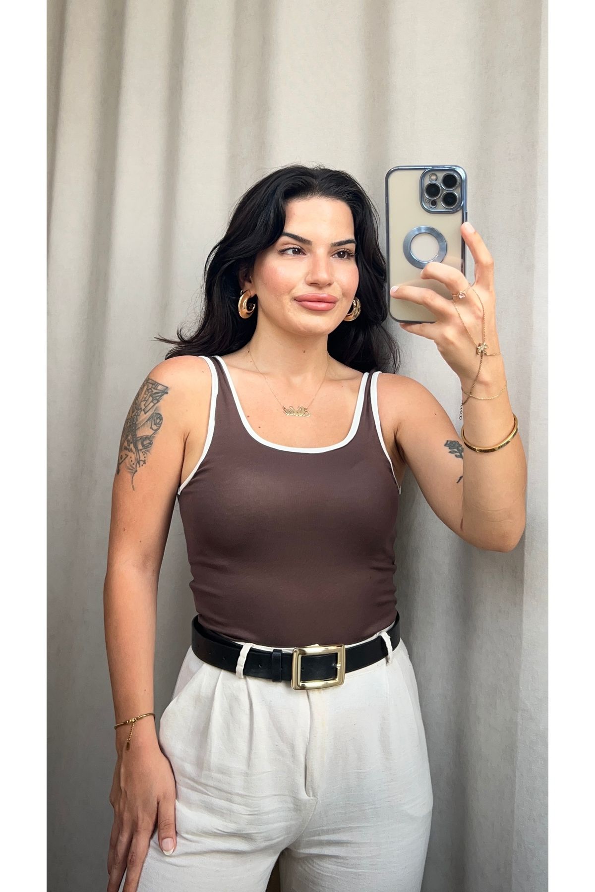 Butik KAHVERENGİ PAMUKLU BİYELİ ASKILI BLUZ