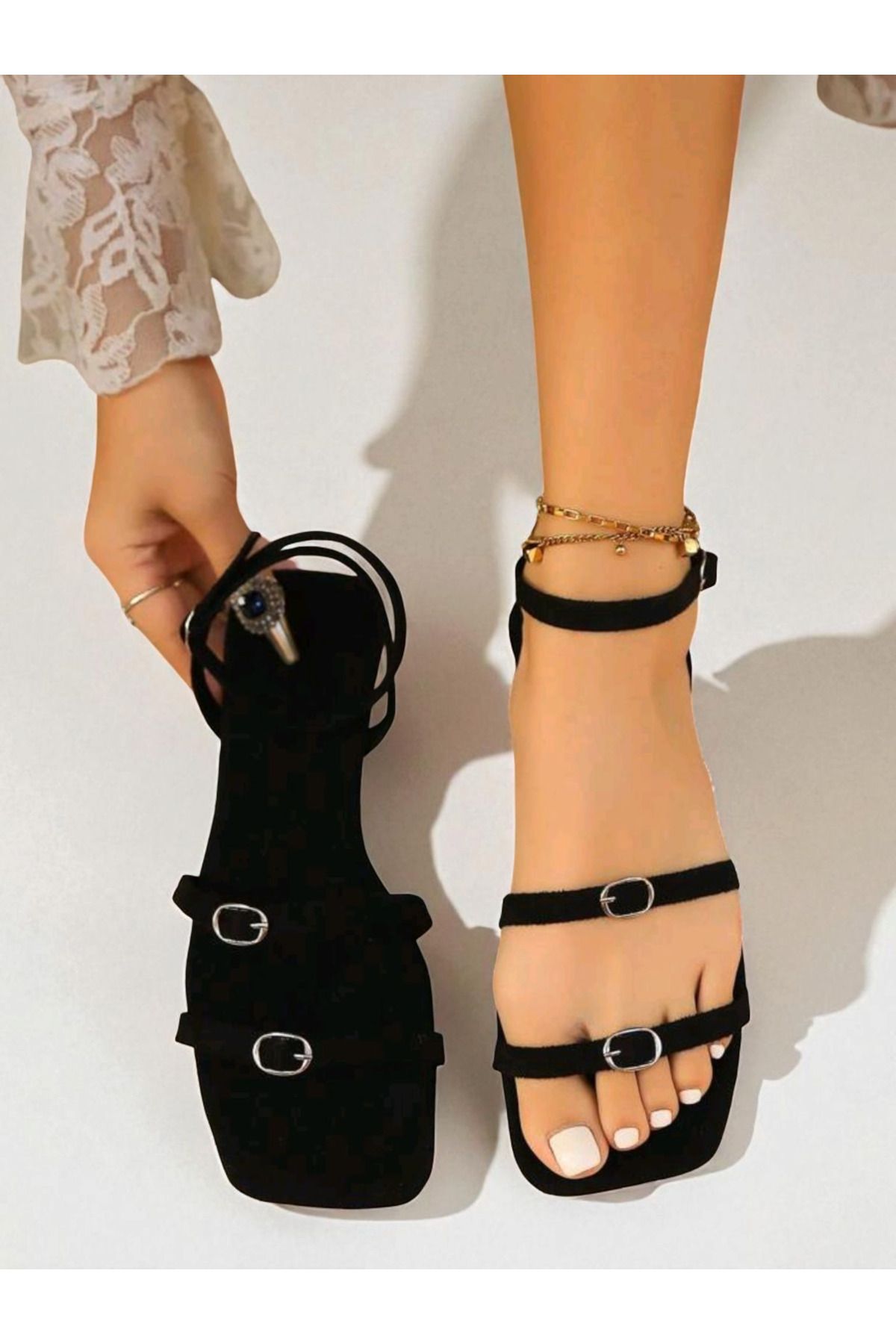 Shoes Kadın Tokalı Çok Bantlı Düz Sandalet
