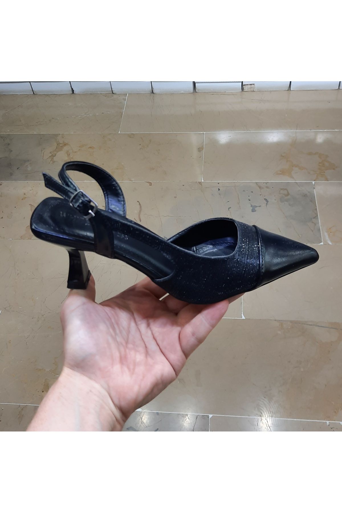 WHİTE LİNE Kadın 7 cm İnce Topuk Önü Kapalı Arkası Açık Hem Günlük Hem Abiye Topuklu Ayakkabı