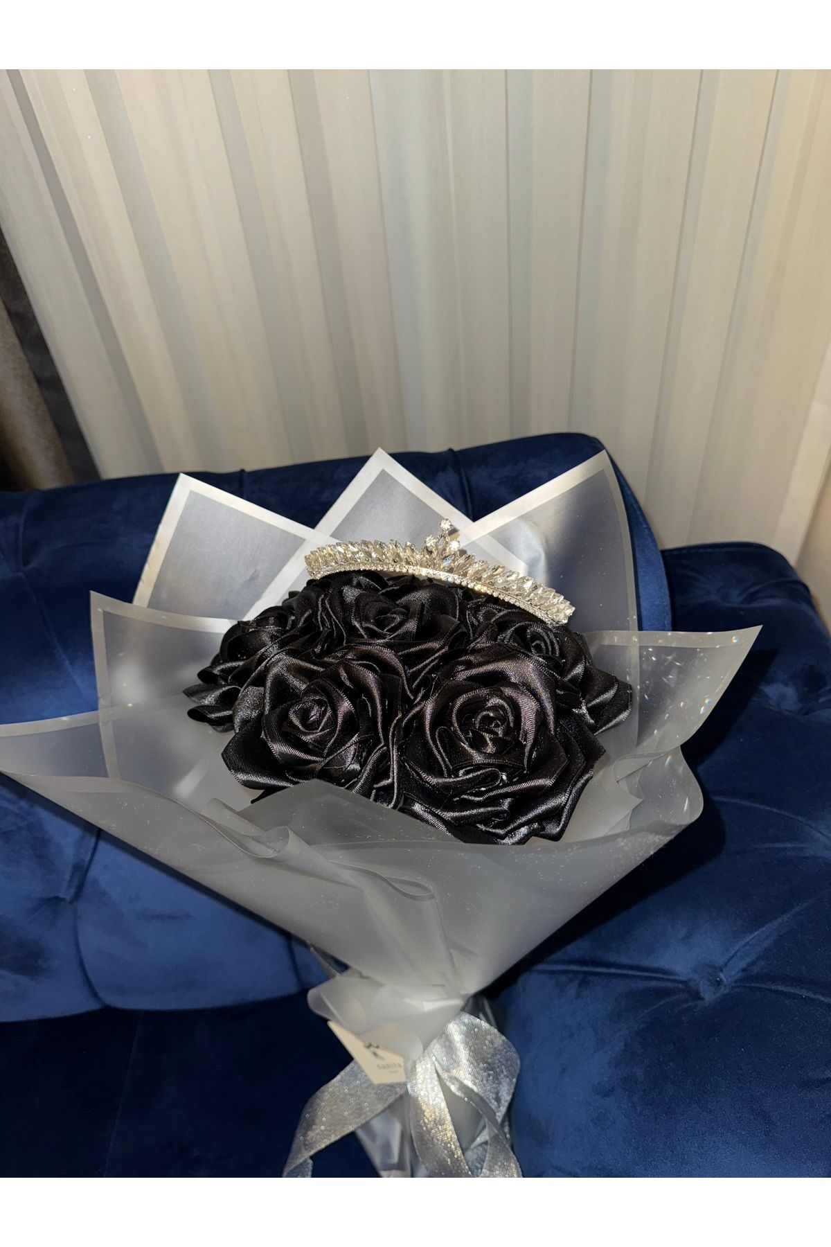 Gadiva Flowers Taçlı Siyah Gül Buket