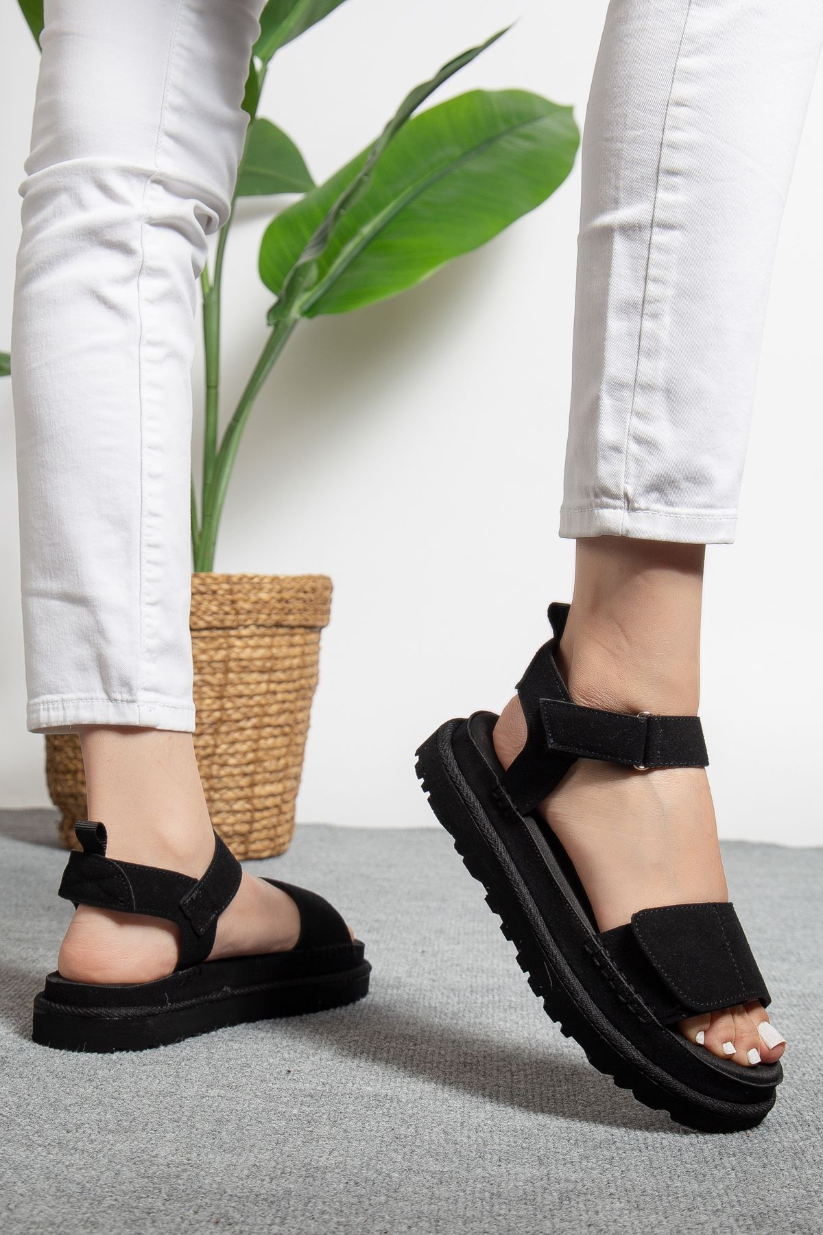 Leo Shoes Kadın Siyah Rahat Ortopedik Taban Sandalet
