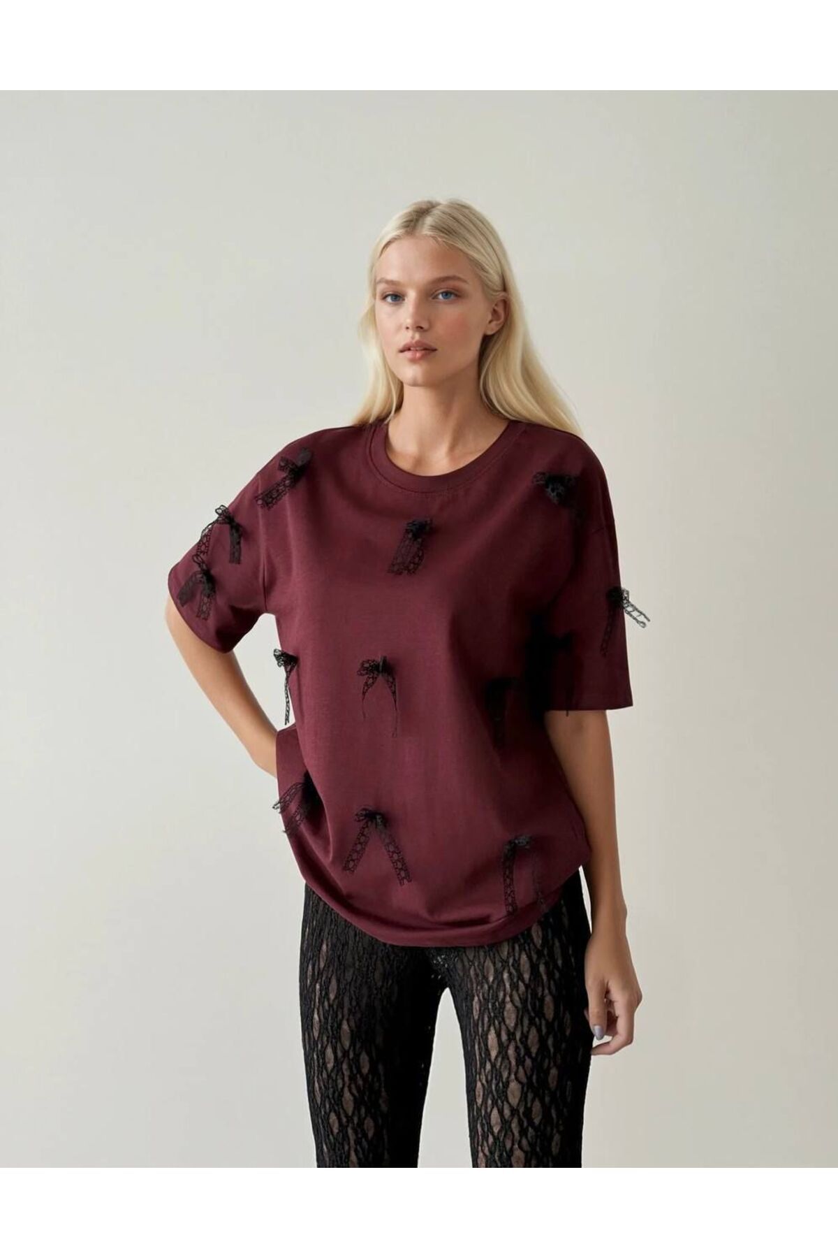 OYERGA MODA Kadın Fiyonk Detaylı T-Shirt