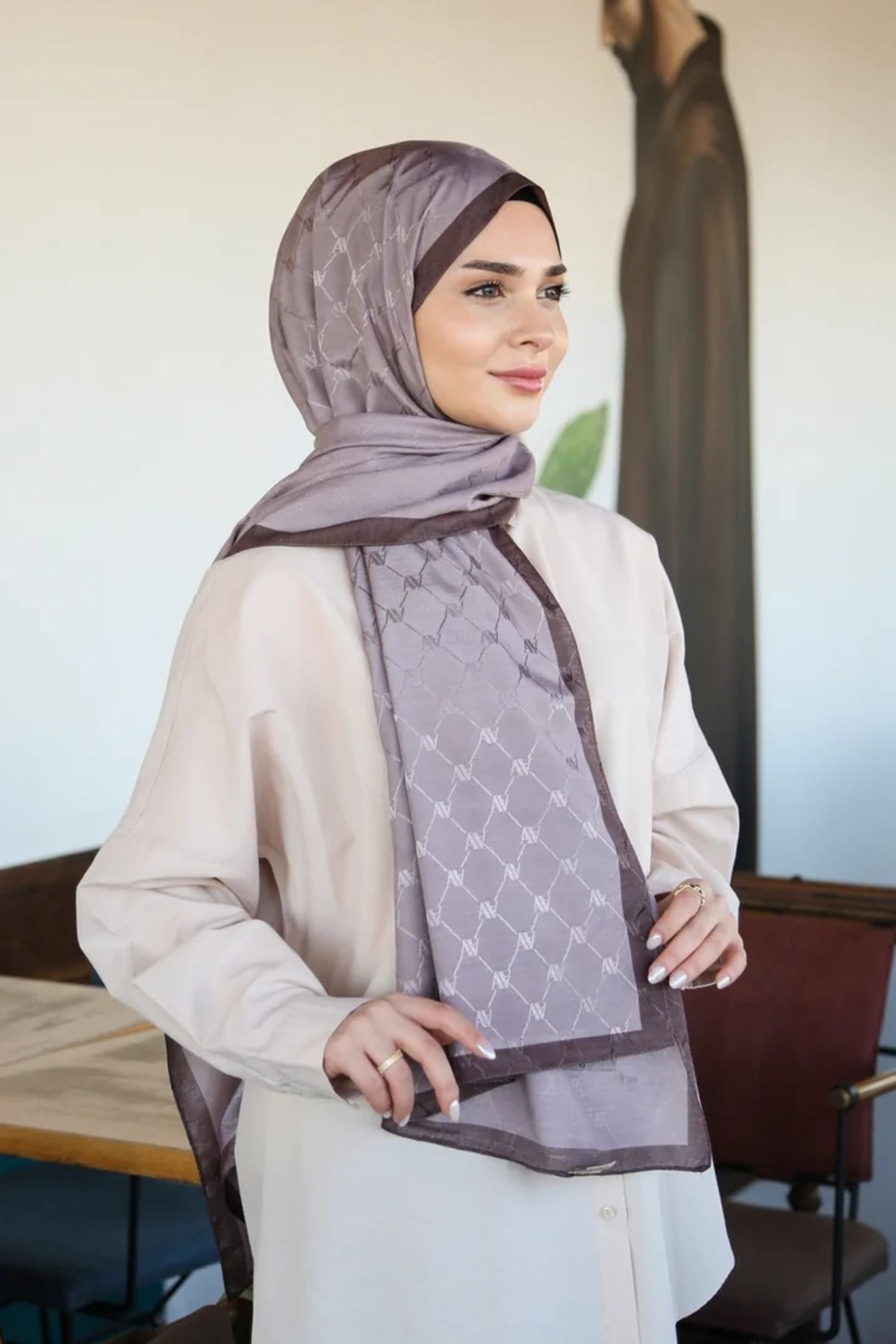 Armine Trend Monogram Şal 2