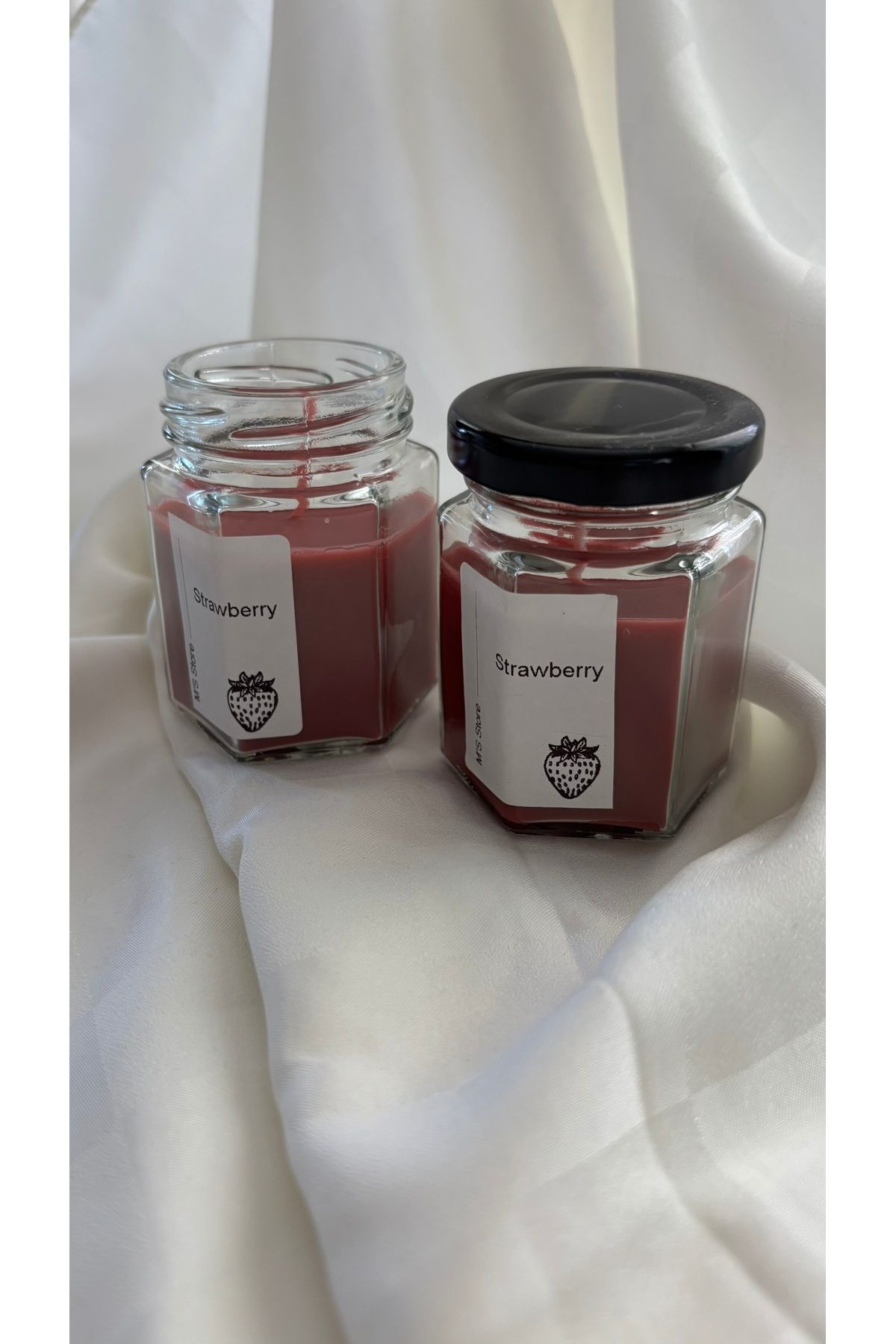 Artiscent Strawberry Kokulu El Yapımı 2’li Mum Seti | Tatlı ve Ferah Çilek Aromasıyla Evinizi Şımartın