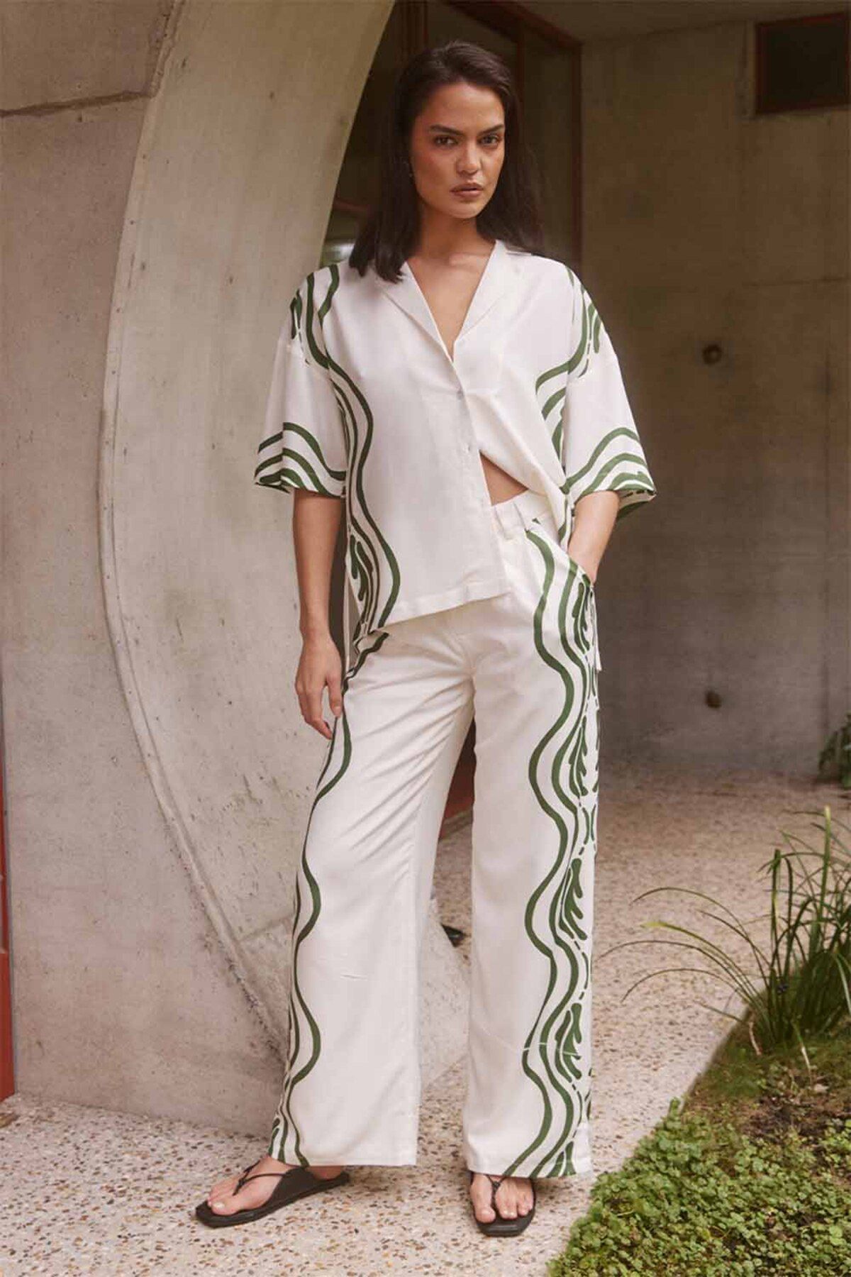 American Rag Cie Yüzde 97 Polyester ve 3% Spandeks ile Rahat Atheni Gömlek - Oversized Fit