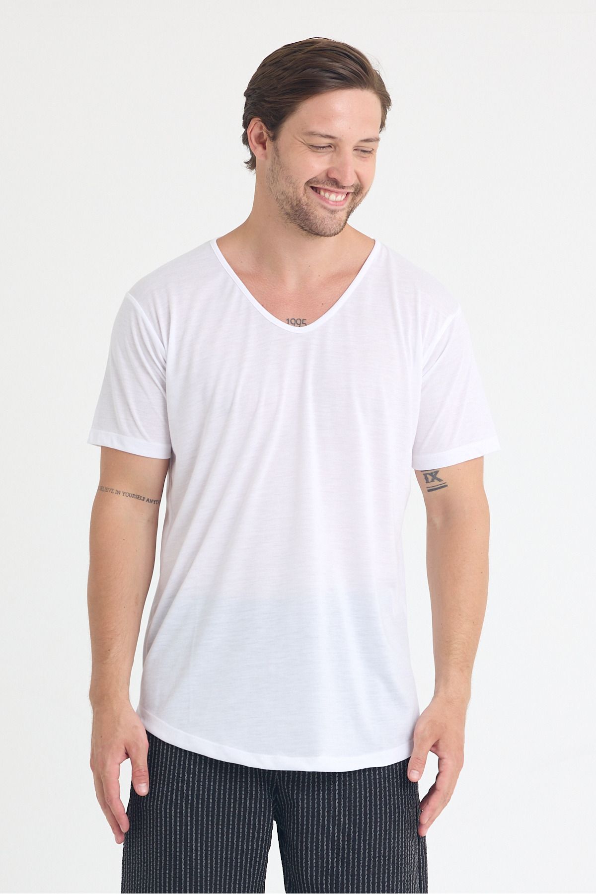 THE ONE Erkek V Yaka Viskon Oval kesim Basic T-Shirt