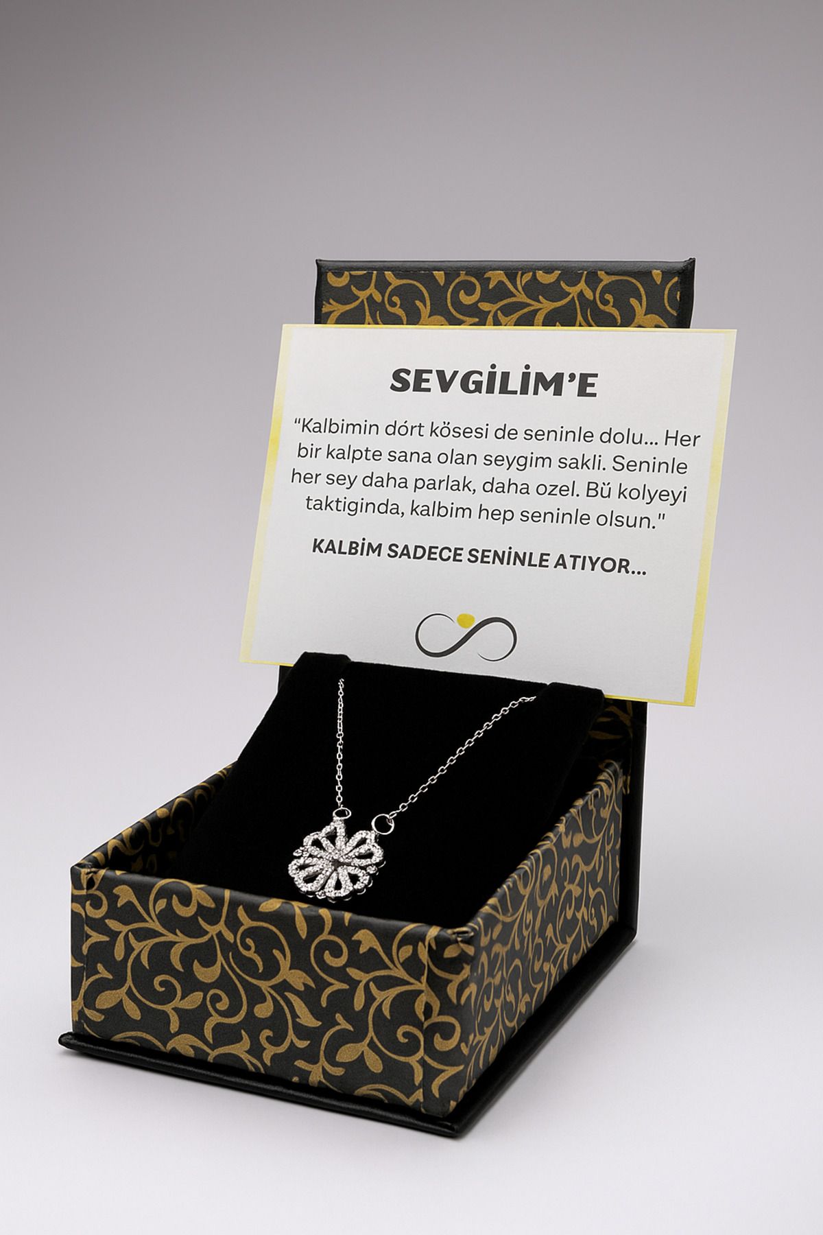 ZEY GÜMÜŞ SEVGİLİME NOTLU MIKNATISLI YONCA KOLYE GÜMÜŞ