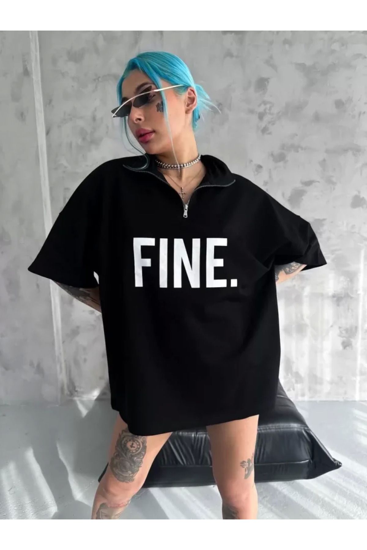 Omarı Siyah Unisex Baskılı Yarım Fermuarlı T-Shirt