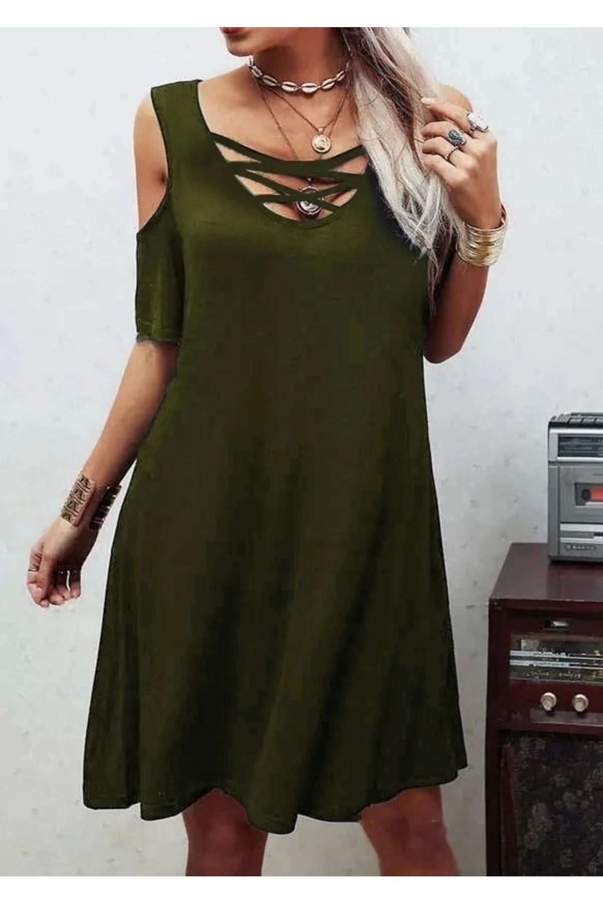 Butik Dekolteli Bağcık Detay Viskon Kumaş Elbise