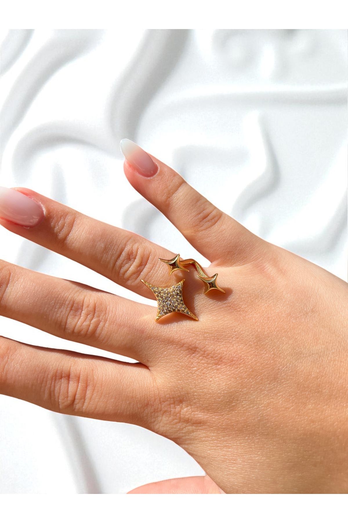 Lilac Jewelry Ayarlanabilir Gold Parıltılı Kuzey Yıldızı Model Yüzük