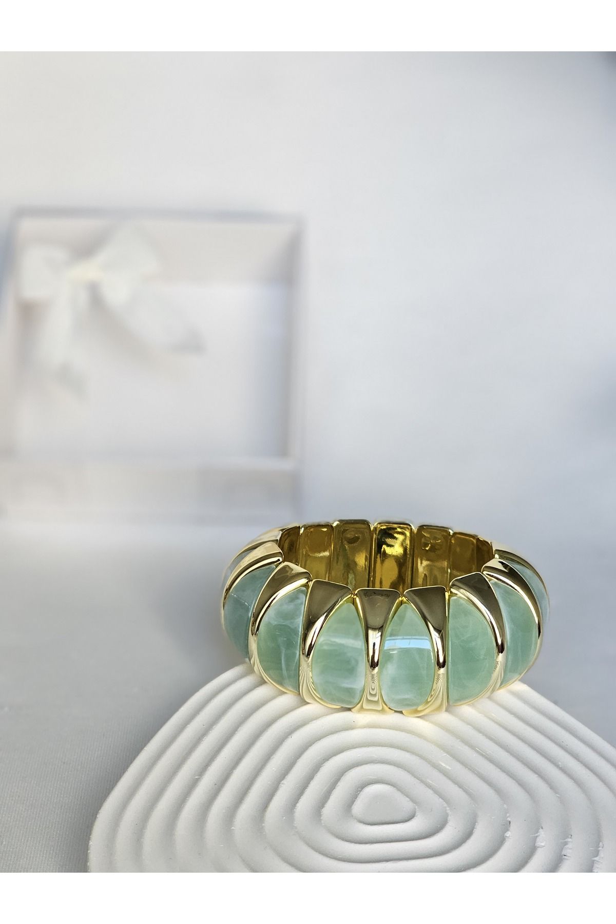 Roya Happiness KRİSTAL GÖRÜNÜMLÜ TAŞLI ESNEK BİLEKLİK RENKLİ GOLD DETAYLI YAZLIK ALAÇATI BİLEKLİK HEDİYE KUTULU