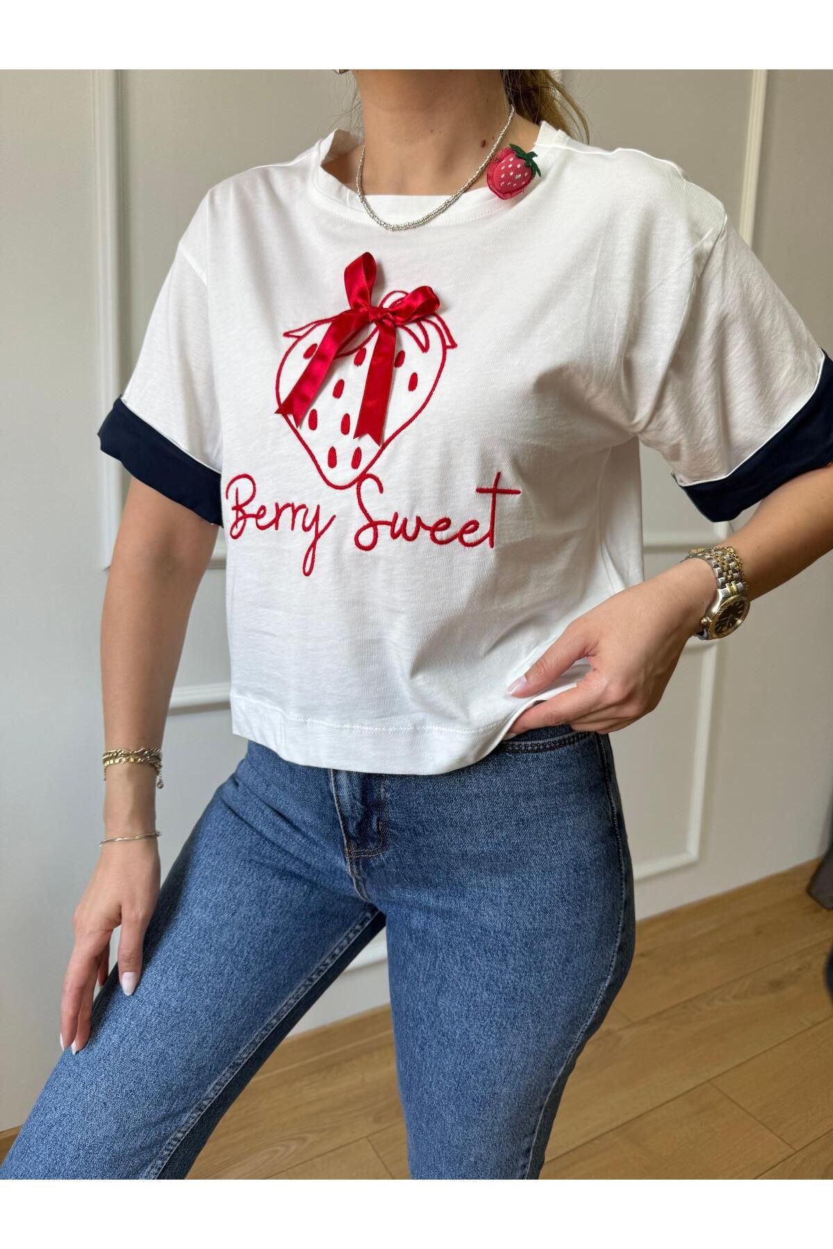 Size Özgü Ekru Strawberry Tshirt