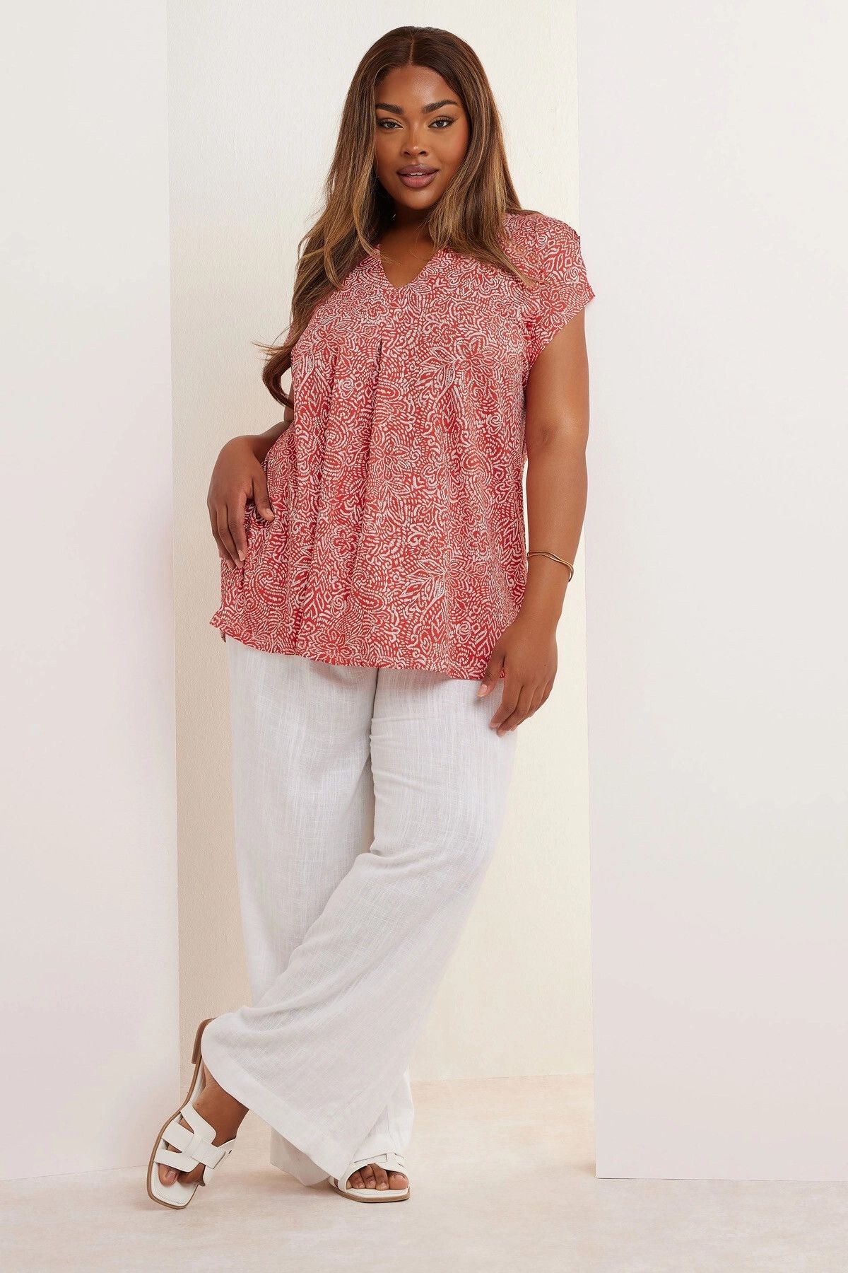 Stil Diva Büyük Beden V Yaka Çiçek Desenli Kısa Kollu T-shirt 322657