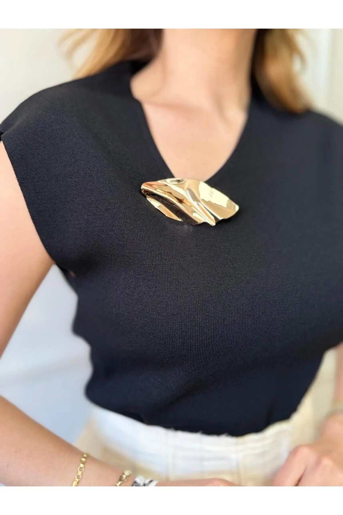 fatma keskin linna butik Ön Gold Aksesuar Detaylı Bluz