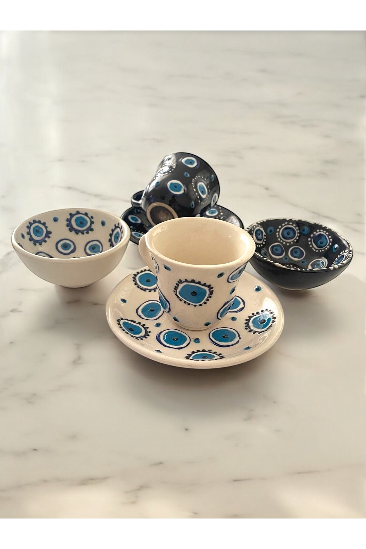 Artistic Quality Dekoratif Siyah ve Beyaz Şık Lale Çini Tasarımlı Tamamen El Yapımı Kahve Fincanı ve 10 cm Sosluk