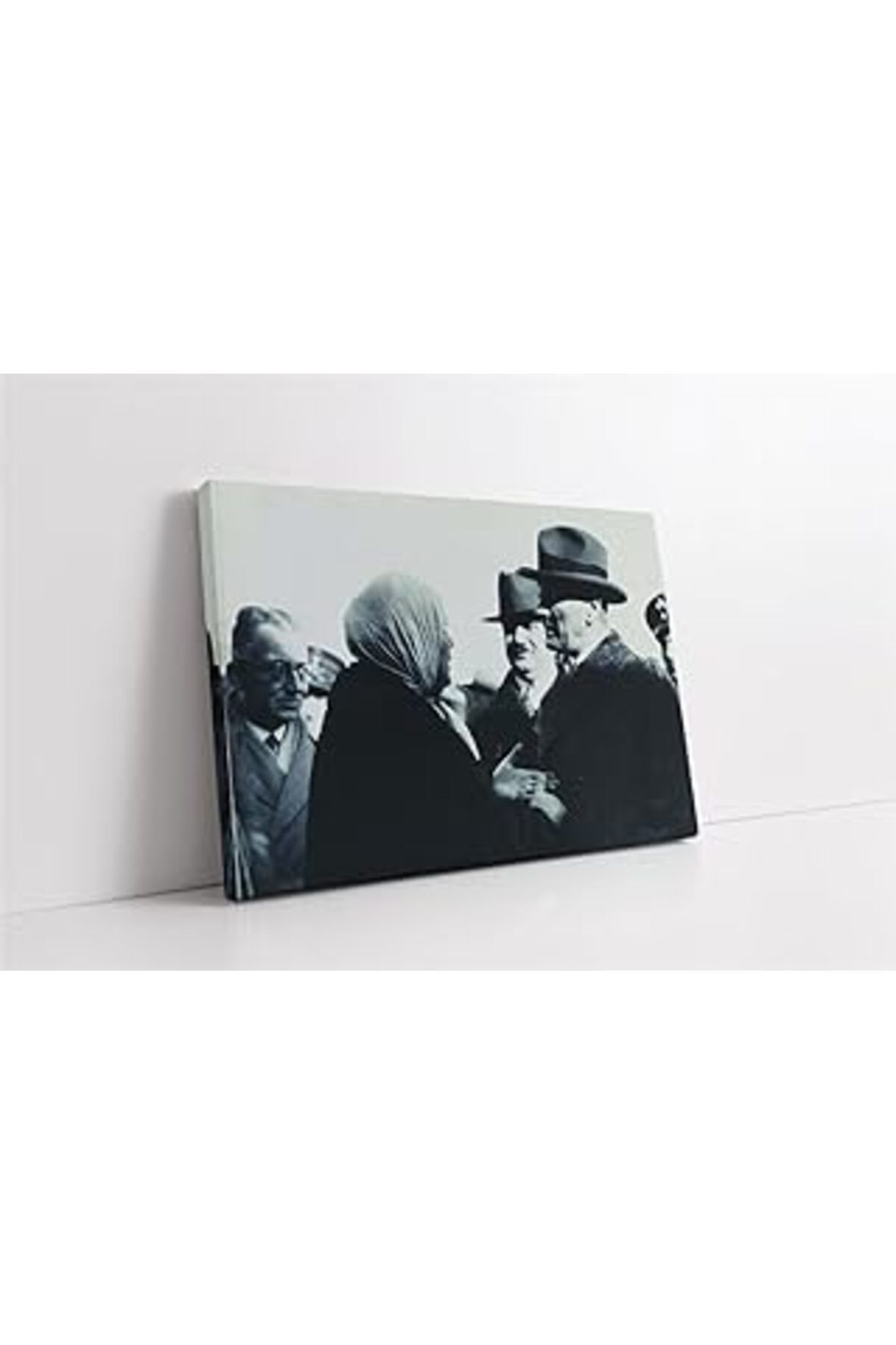 Pazarcan Tablosan Atatürk Yaşlı Kadınla Konuşurken Kanvas Tablo 30X40 Cm Ka02048